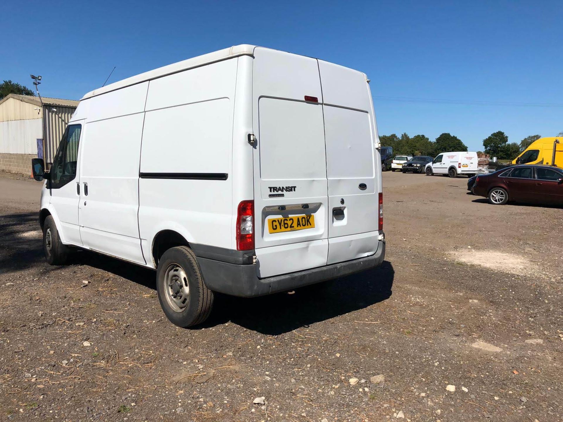 2012/62 REG FORD TRANSIT 100 T350M RWD 2.2 DIESEL WHITE PANEL VAN, SHOWING 1 FORMER KEEPER - Image 5 of 9