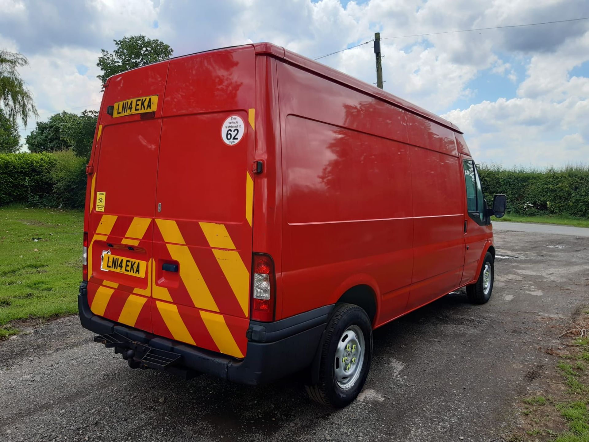 2014/14 REG FORD TRANSIT 100 T350 RWD 2.2 DIESEL RED PANEL VAN, SHOWING 0 FORMER KEEPERS *NO VAT* - Image 5 of 11