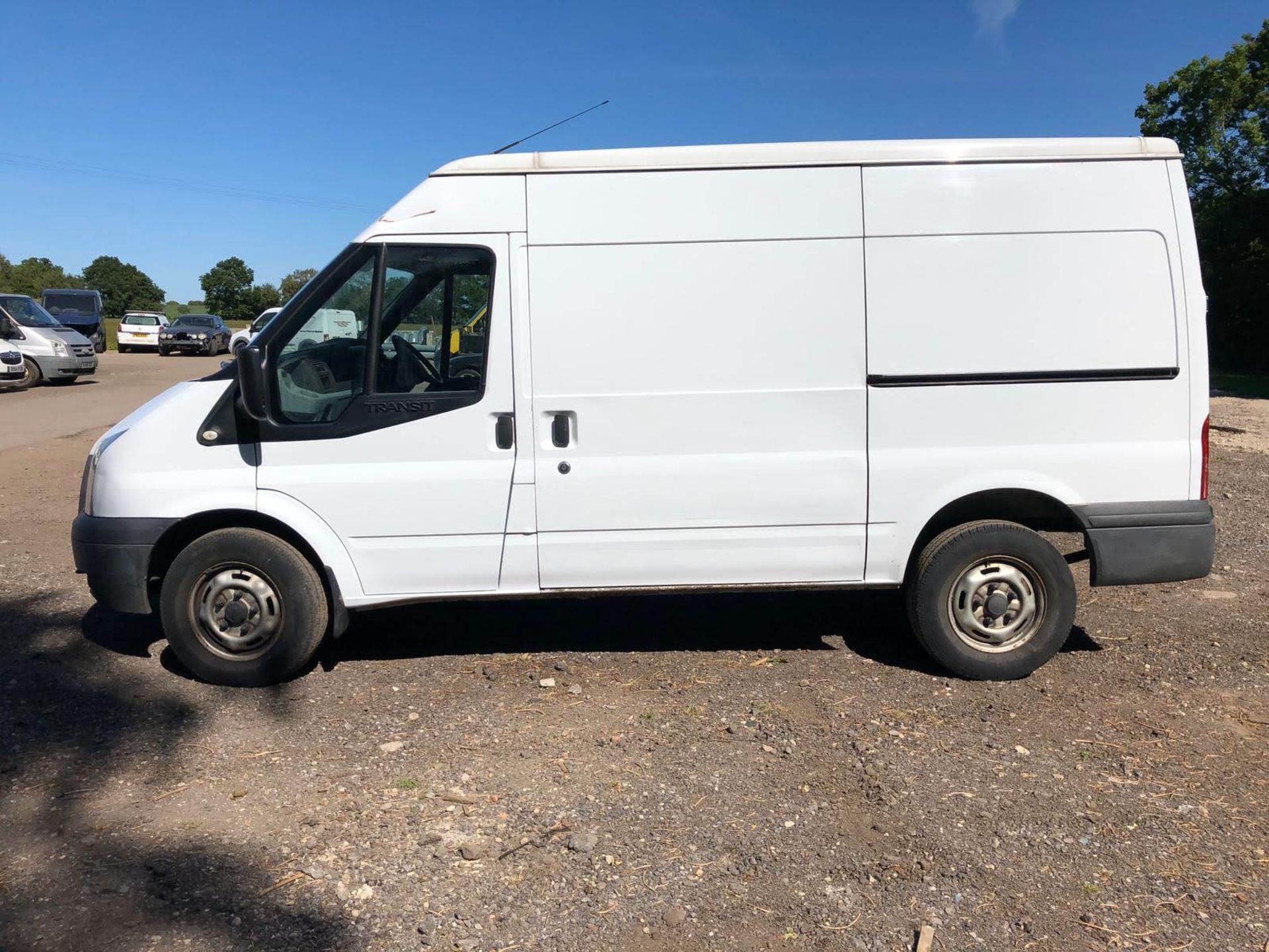 2012/62 REG FORD TRANSIT 100 T350M RWD 2.2 DIESEL WHITE PANEL VAN, SHOWING 1 FORMER KEEPER - Image 4 of 9