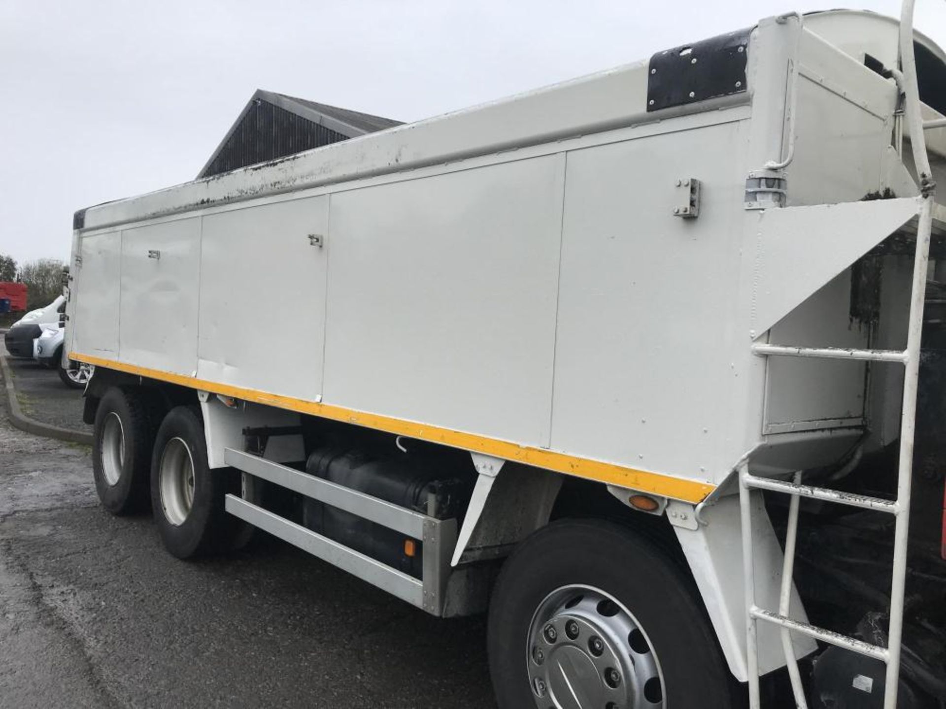 2008/08 REG MAN TG-A 32.360 8X4 INSULATED ALLOY TIPPER MANUAL GEARBOX 360 BHP *PLUS VAT* - Image 5 of 18