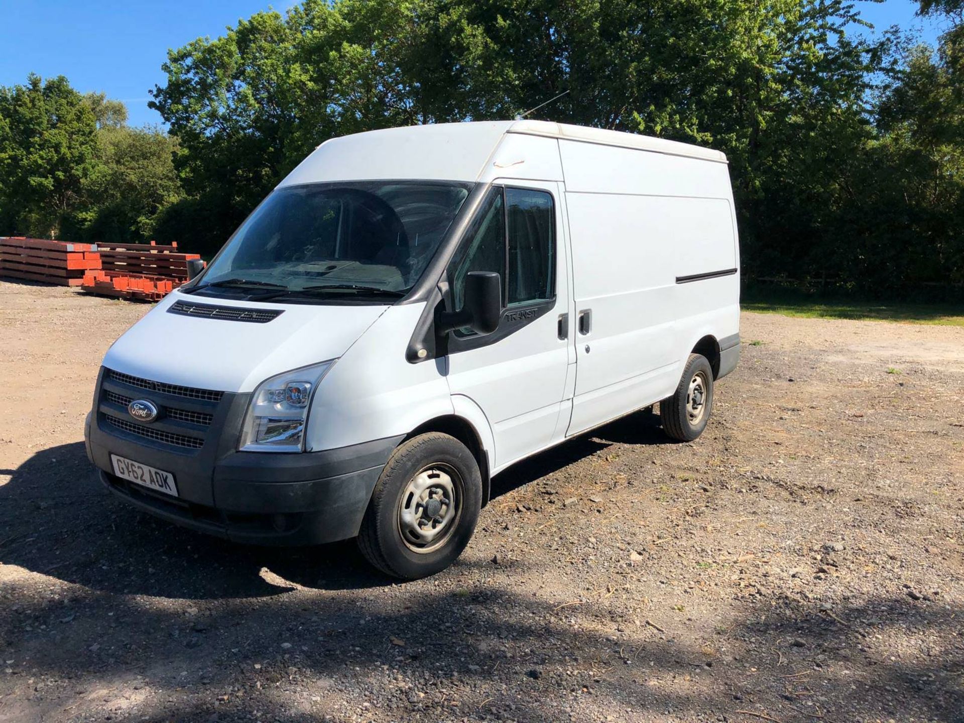 2012/62 REG FORD TRANSIT 100 T350M RWD 2.2 DIESEL WHITE PANEL VAN, SHOWING 1 FORMER KEEPER - Image 3 of 9