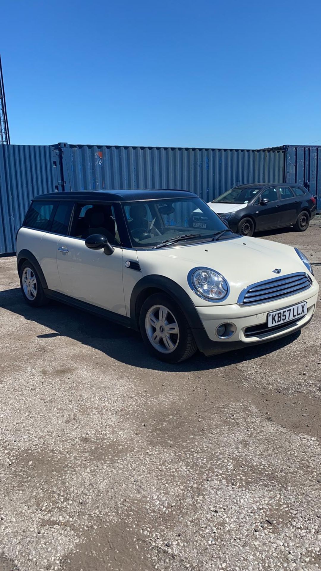 2007/57 REG MINI COOPER CLUBMAN 1.6 PETROL WHITE, SHOWING 3 FORMER KEEPERS *NO VAT* - Image 2 of 11