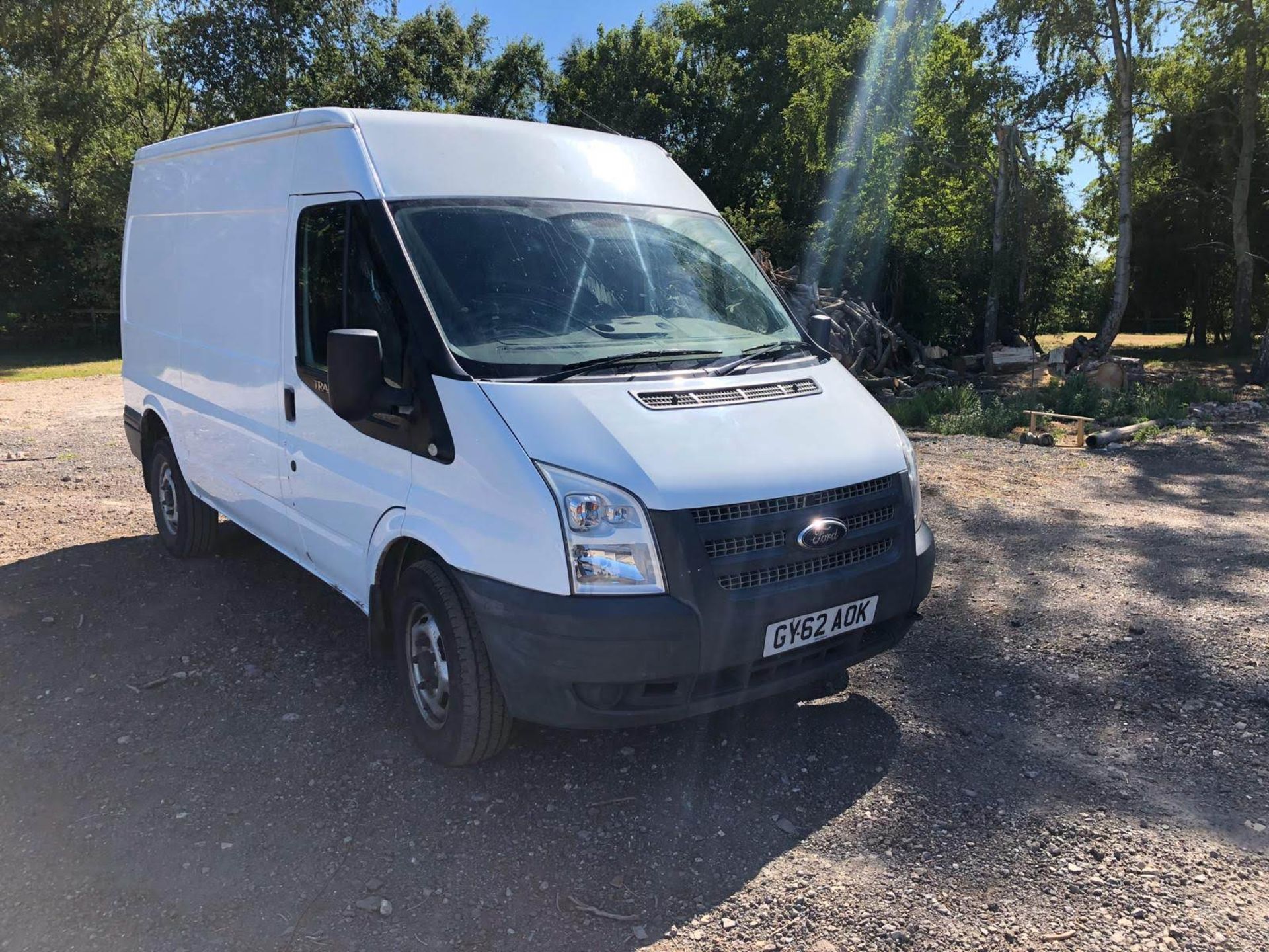 2012/62 REG FORD TRANSIT 100 T350M RWD 2.2 DIESEL WHITE PANEL VAN, SHOWING 1 FORMER KEEPER - Image 2 of 9