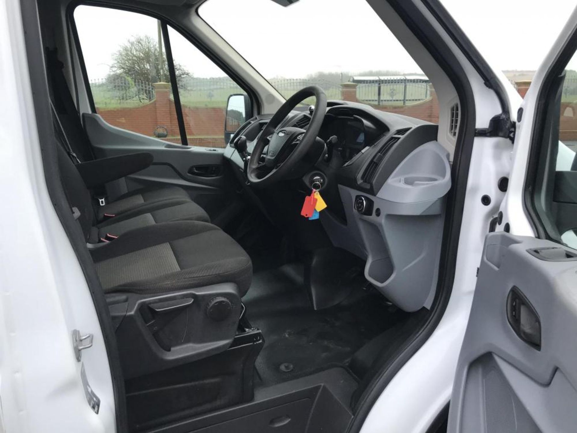 2015/65 REG FORD TRANSIT 125T350 LWB 2.2 DIESEL WHITE PANEL VAN, SHOWING 1 FORMER KEEPER *PLUS VAT* - Image 9 of 13