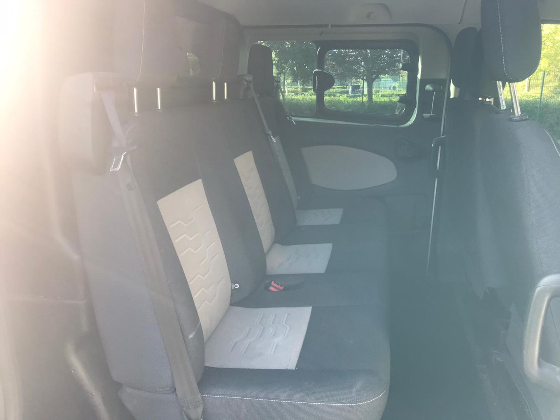 2016/66 REG FORD TRANSIT CUSTOM 290 LIMITED 2.0 DIESEL 6 SEATER PANEL VAN, SHOWING 1 FORMER KEEPER - Image 6 of 8