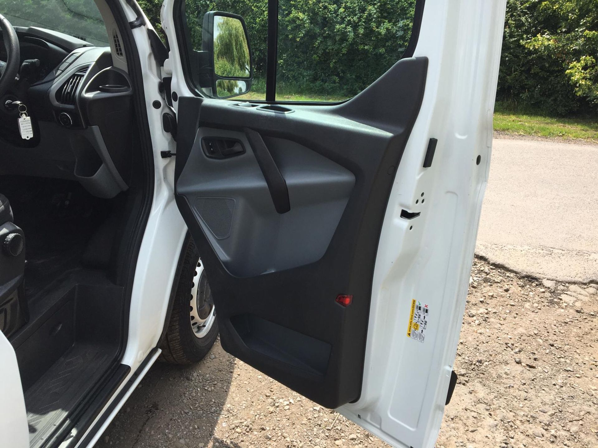 2017/17 REG FORD TRANSIT CUSTOM 290 2.0 DIESEL WHITE PANEL VAN, SHOWING 0 FORMER KEEPERS *PLUS VAT* - Image 11 of 14