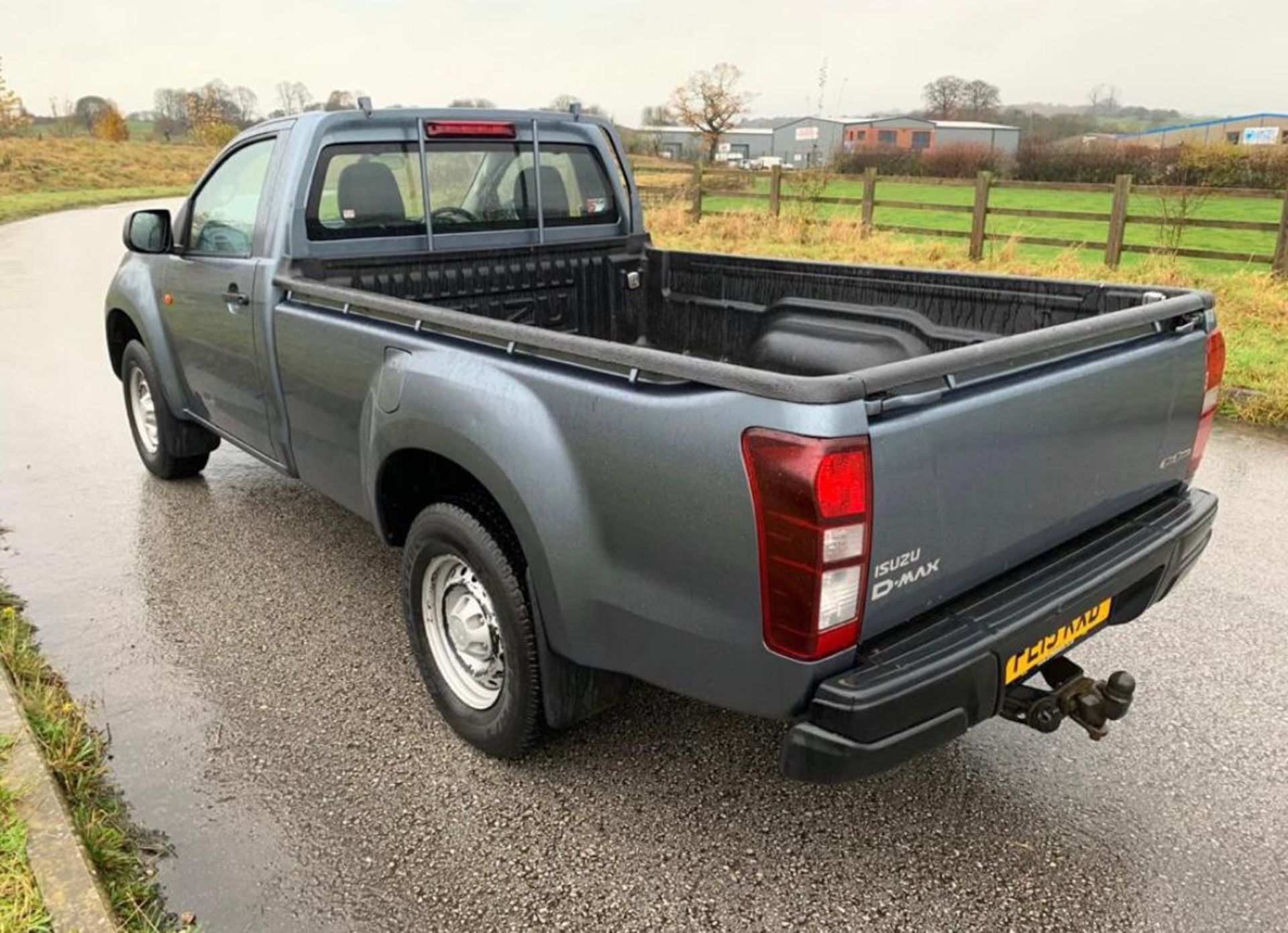 2015/15 REG ISUZU D-MAX S/C TWIN TURBO 4X4 TD 2.5 DIESEL PICK-UP, SHOWING 0 FORMER KEEPERS *NO VAT* - Image 3 of 10