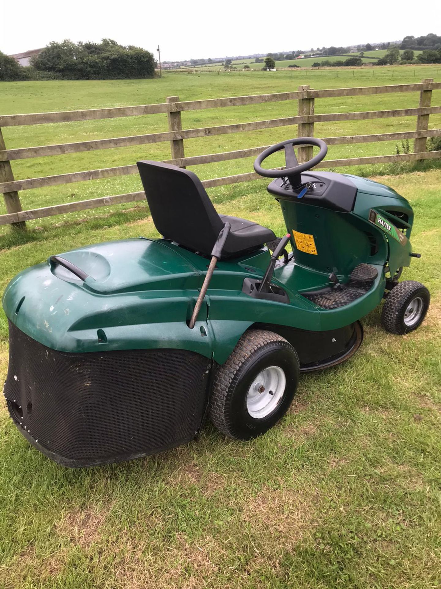 HAYTER RS82 RIDE ON LAWN MOWER, RUNS, DRIVES AND CUTS *NO VAT* - Image 3 of 4