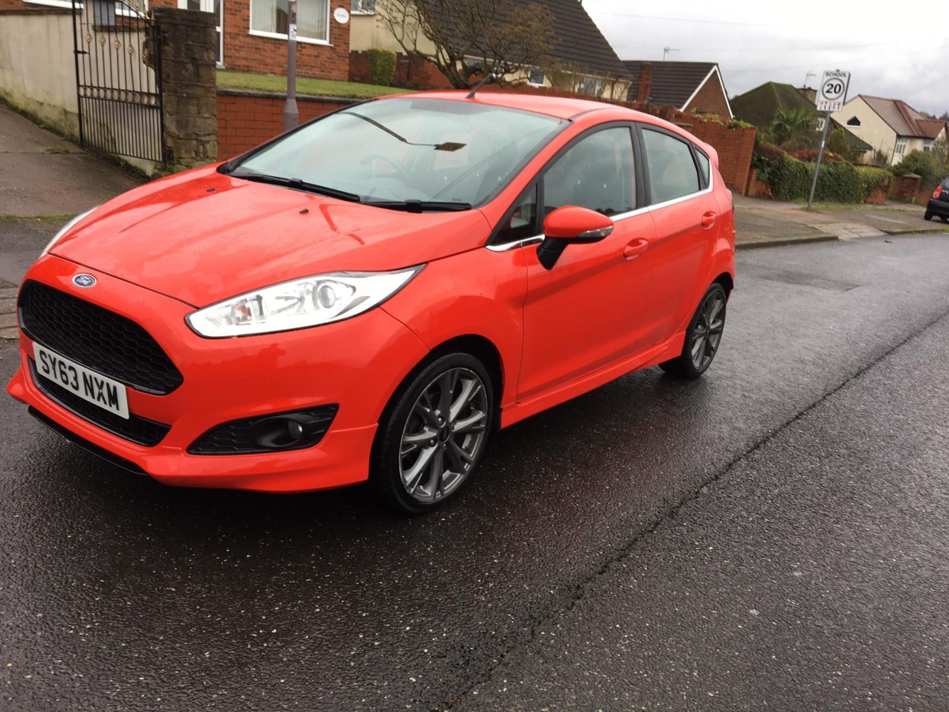 2013/63 REG FORD FIESTA ZETEC 998CC PETROL RED 5 DOOR HATCHBACK, SHOWING 1 FORMER KEEPER *NO VAT* - Image 3 of 14