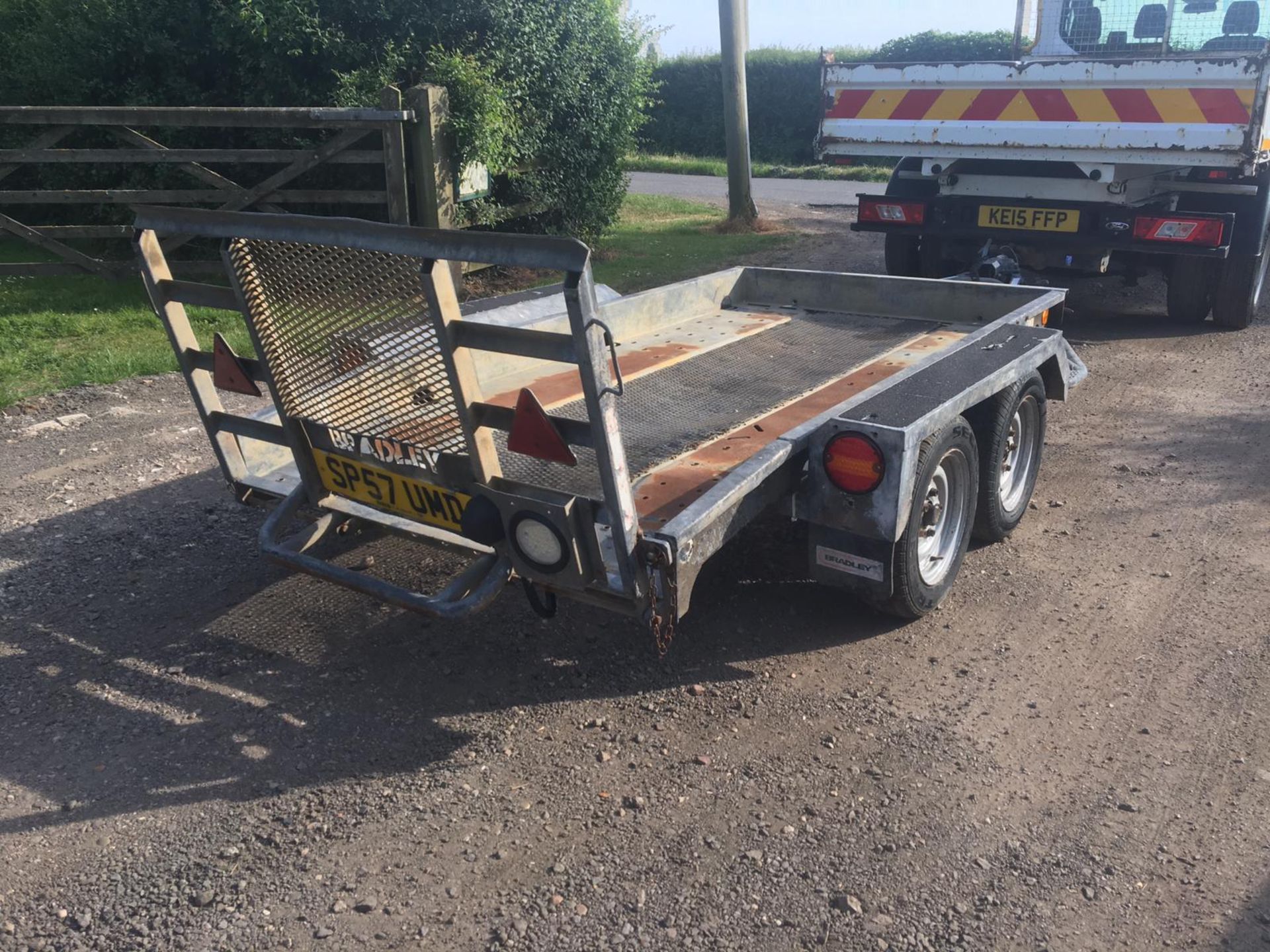 BRADLEY 2.6 ton TWIN AXLE PLANT TRAILER, ALL BRAKES TESTED AND HUBS GREASED, LIGHTS WORK *PLUS VAT* - Image 2 of 7