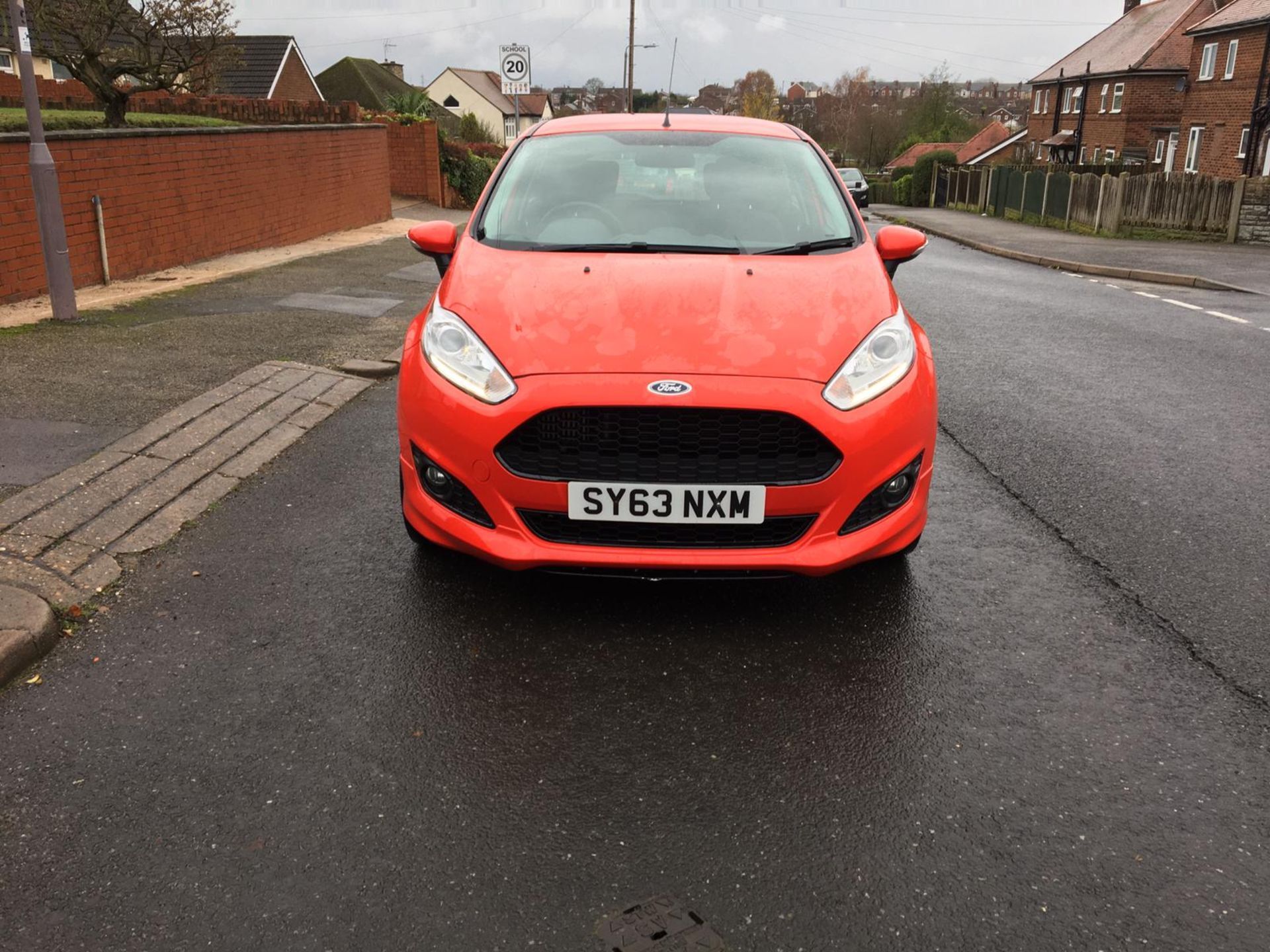 2013/63 REG FORD FIESTA ZETEC 998CC PETROL RED 5 DOOR HATCHBACK, SHOWING 1 FORMER KEEPER *NO VAT* - Image 2 of 14