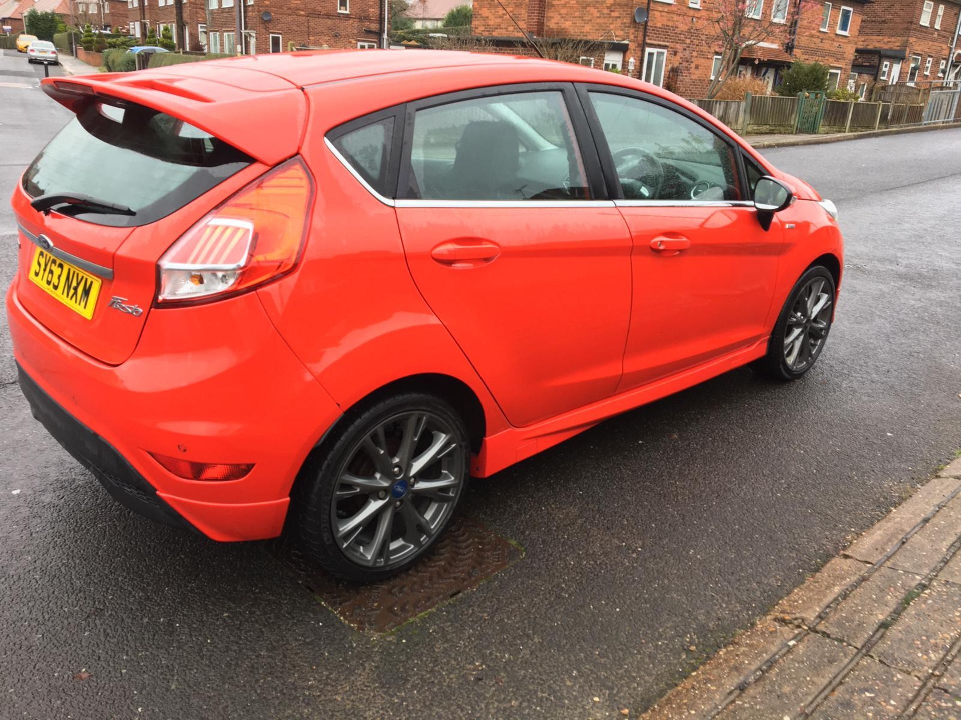 2013/63 REG FORD FIESTA ZETEC 998CC PETROL RED 5 DOOR HATCHBACK, SHOWING 1 FORMER KEEPER *NO VAT* - Image 6 of 14