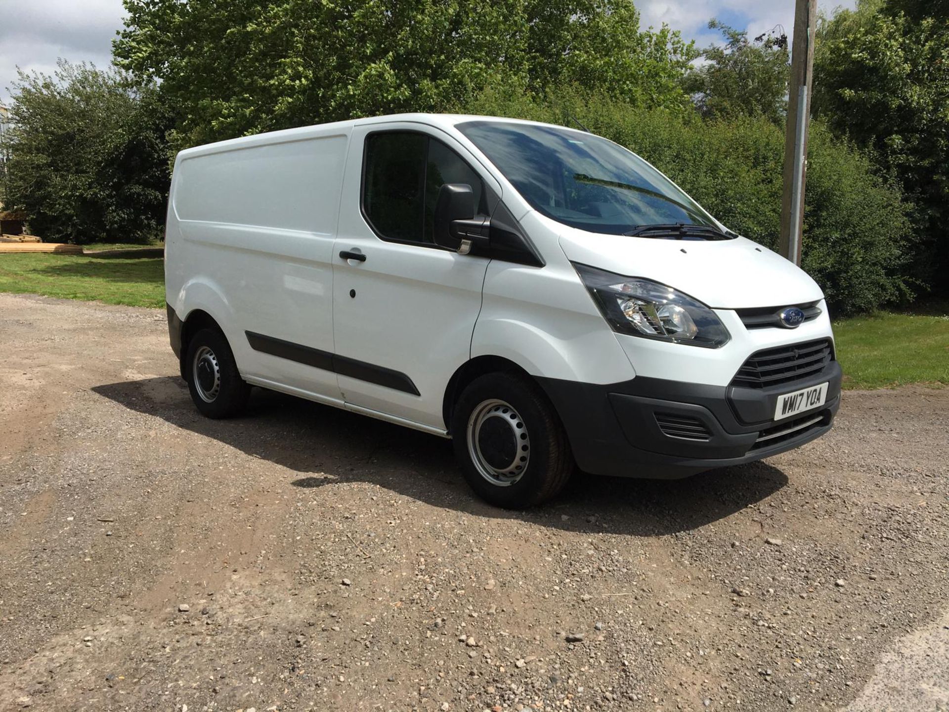 2017/17 REG FORD TRANSIT CUSTOM 290 2.0 DIESEL WHITE PANEL VAN, SHOWING 0 FORMER KEEPERS *PLUS VAT*