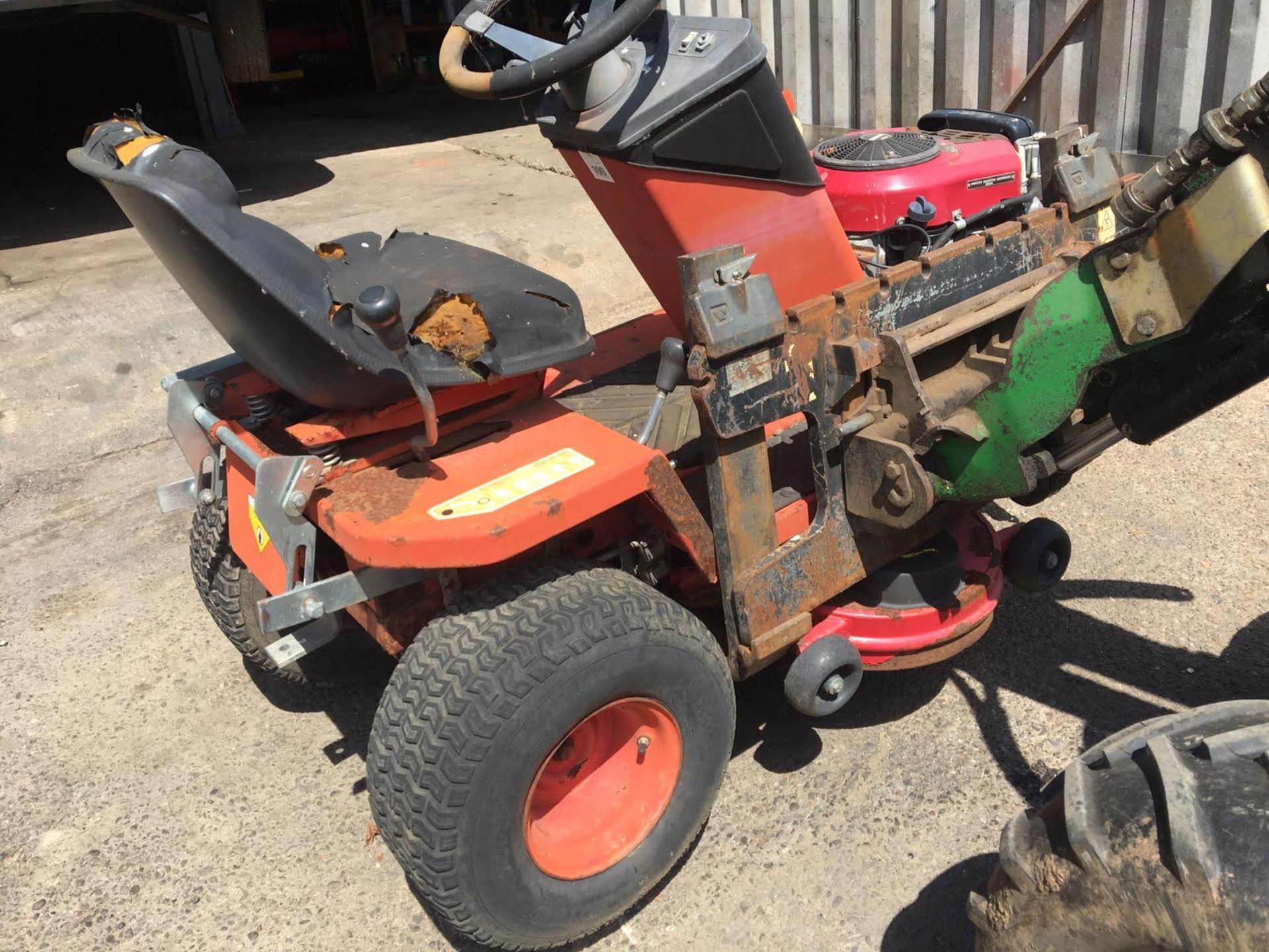 COUNTAX IBS K14 TWIN 42/107CM RIDE ON LAWN MOWER - SELLING AS SPARES / REPAIRS, NO RESERVE! *NO VAT* - Image 5 of 7