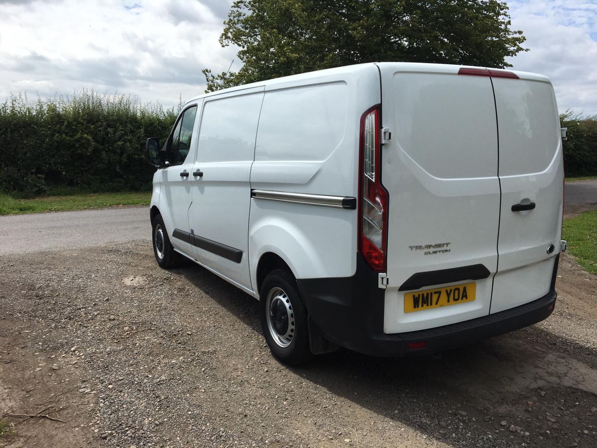 2017/17 REG FORD TRANSIT CUSTOM 290 2.0 DIESEL WHITE PANEL VAN, SHOWING 0 FORMER KEEPERS *PLUS VAT* - Image 5 of 14