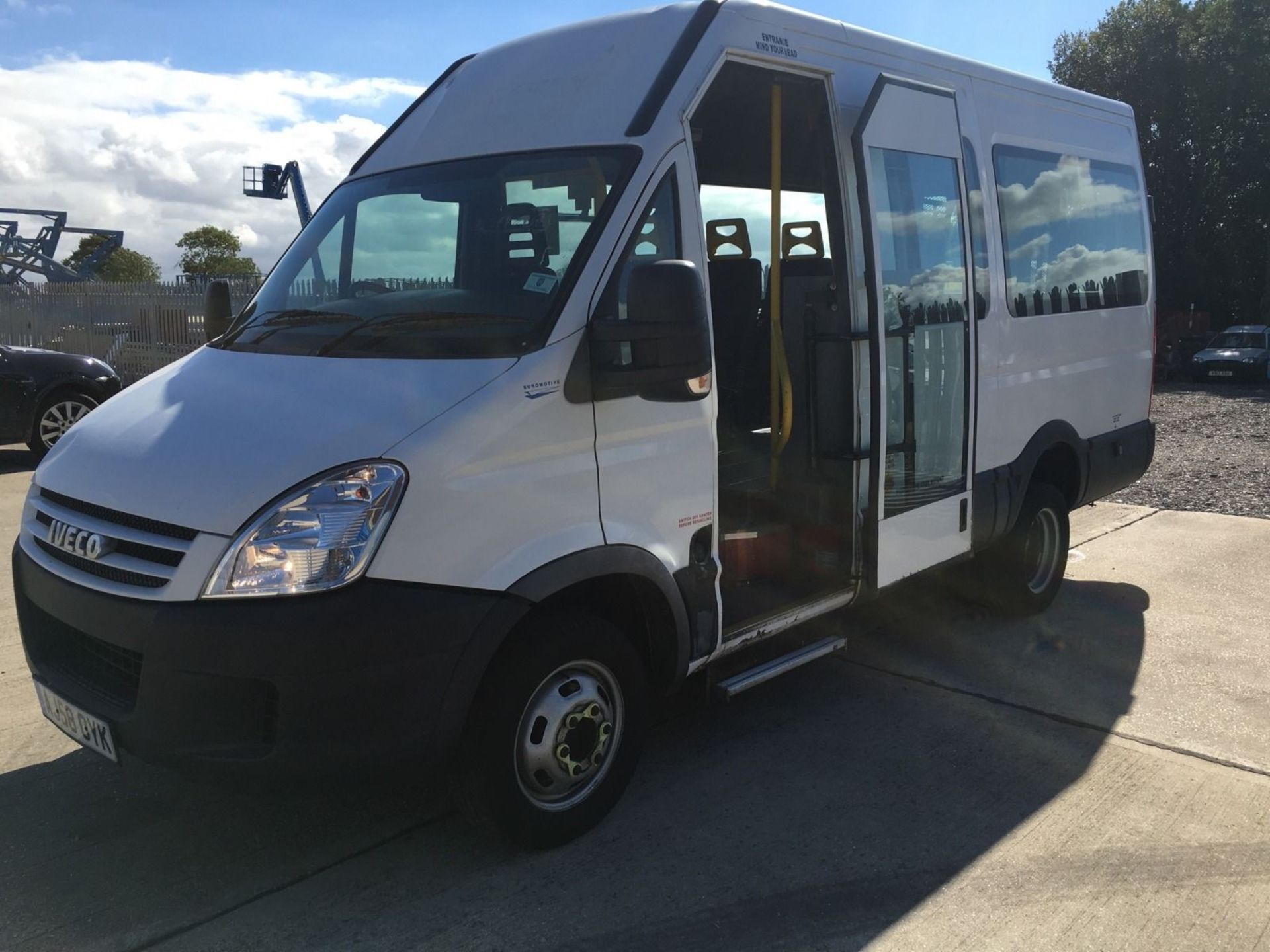 2008/58 REG IVECO DAILY 40C12 DISABLED ACCESS MINIBUS WITH POWER DOOR - 2.3 TURBO DIESEL *PLUS VAT*