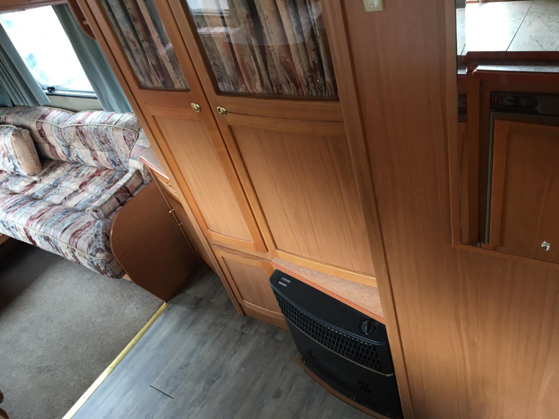 ELDDIS CRUSADER SUPER STORM TWIN AXLE TOWABLE 4 BERTH CARAVAN, AIR CON, AWNINGS, PORCH *NO VAT* - Image 15 of 16