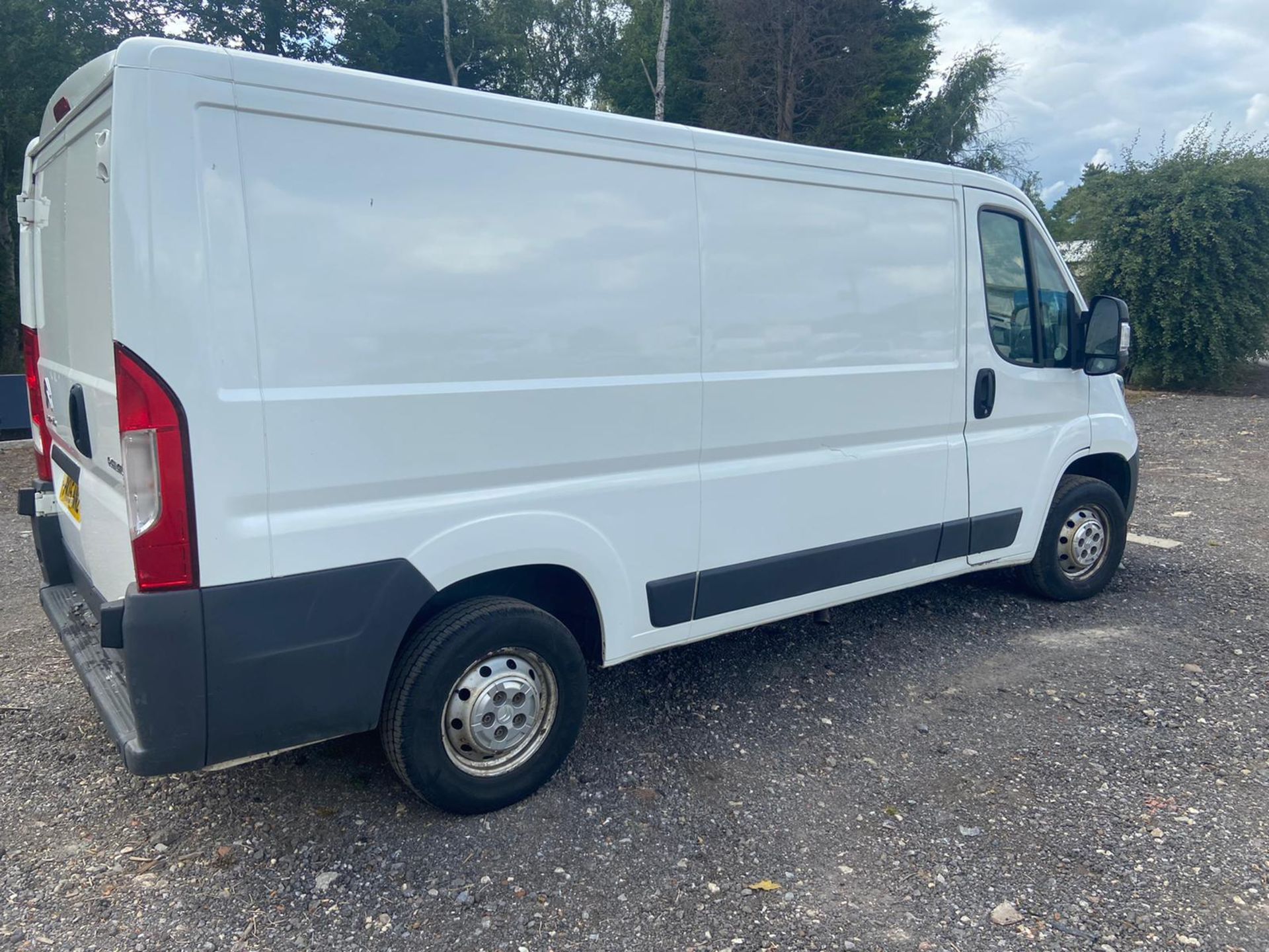 2015/15 REG CITROEN RELAY 35 L2H1 ENTERPRISE HDI 2.2 PANEL VAN 130 BHP, SHOWING 0 FORMER KEEPERS - Image 6 of 9