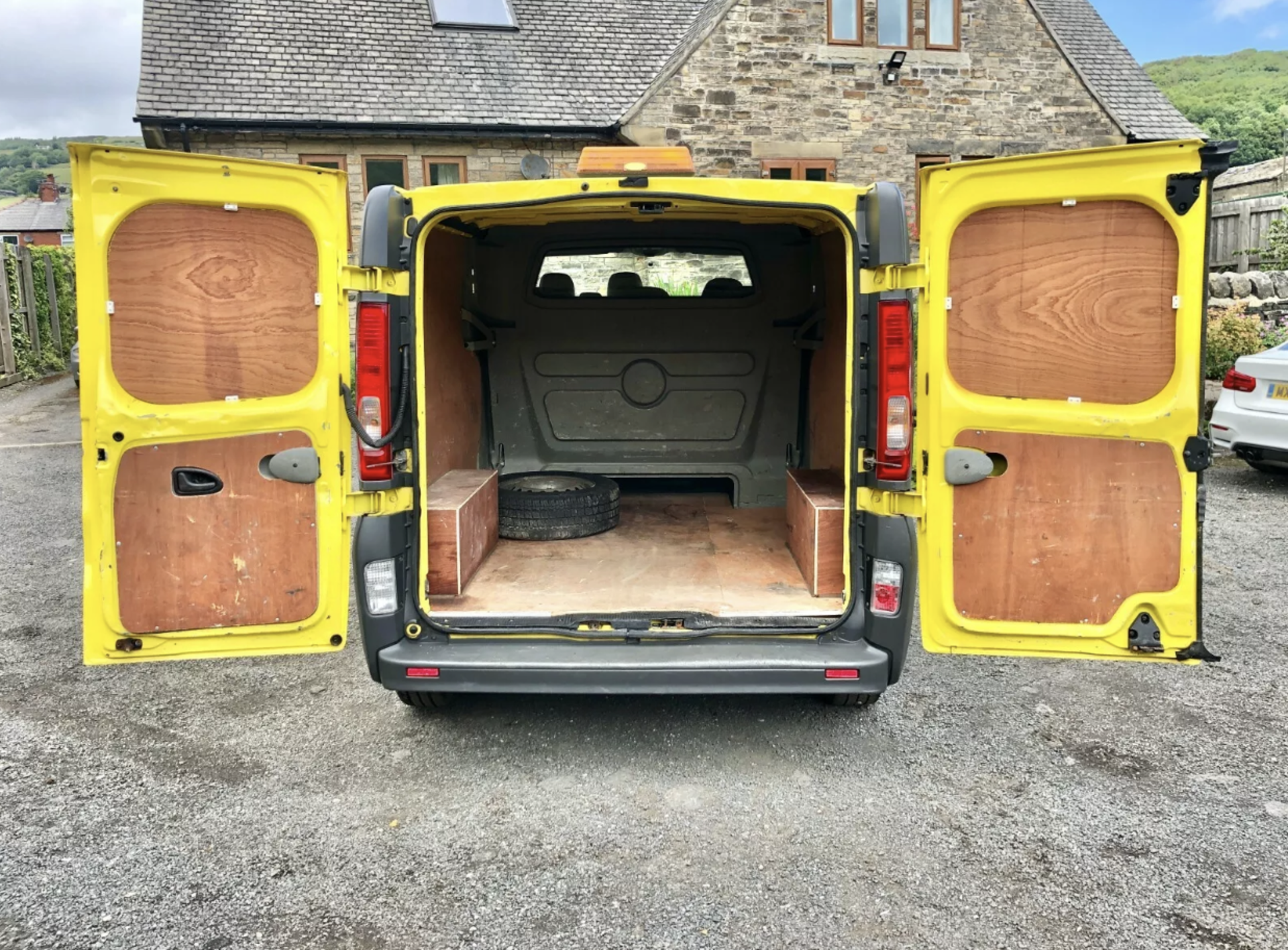 2014/14 REG VAUXHALL VIVARO 2900 CDTI LWB 2.0 DIESEL 6 SEATER YELLOW VAN, 0 FORMER KEEPERS no vat - Image 8 of 12