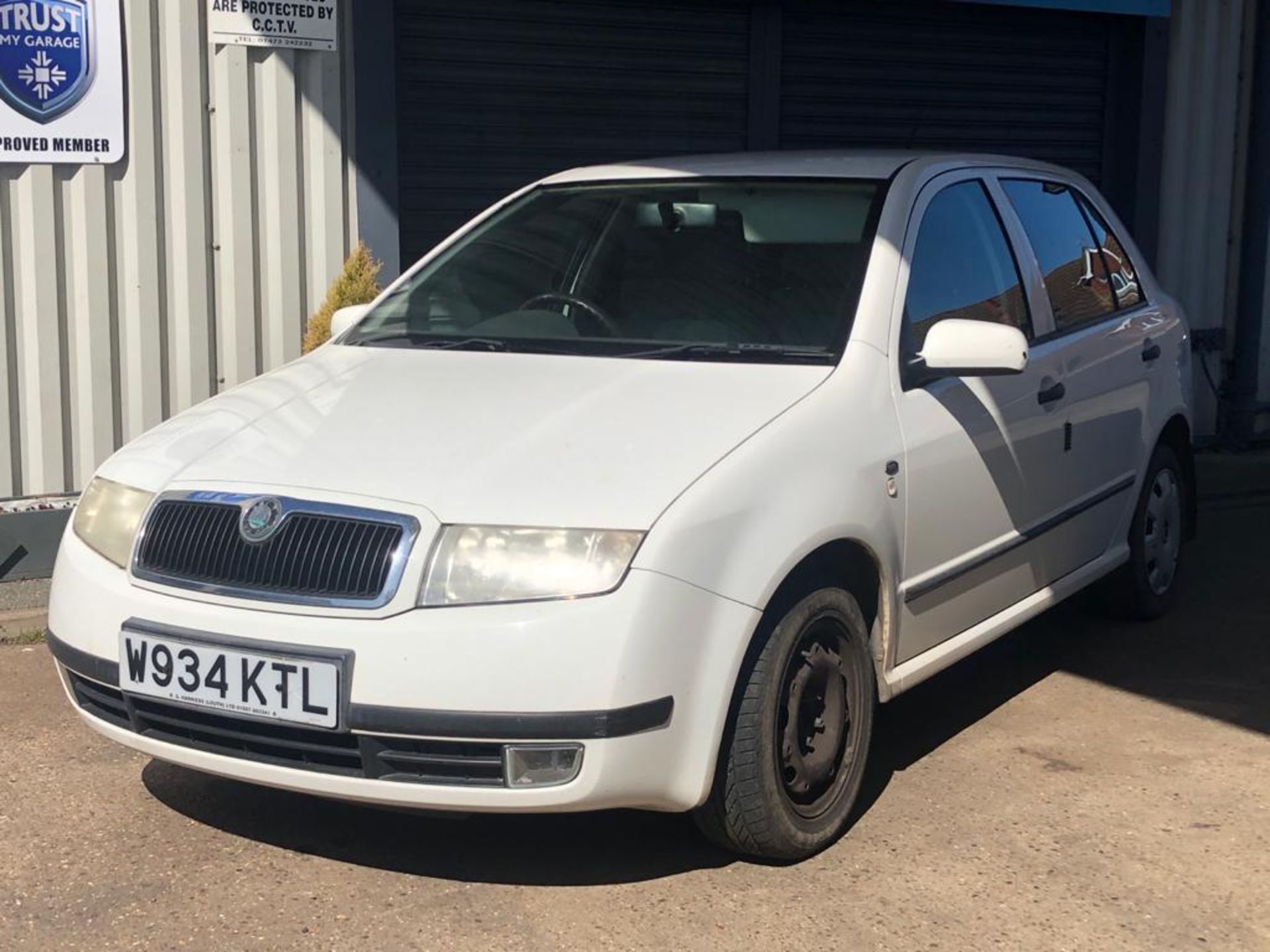 2000/W REG SKODA FABIA COMFORT 16V 1.4 PETROL 5DR HATCHBACK, SHOWING 1 FORMER KEEPER *NO VAT* - Image 2 of 10