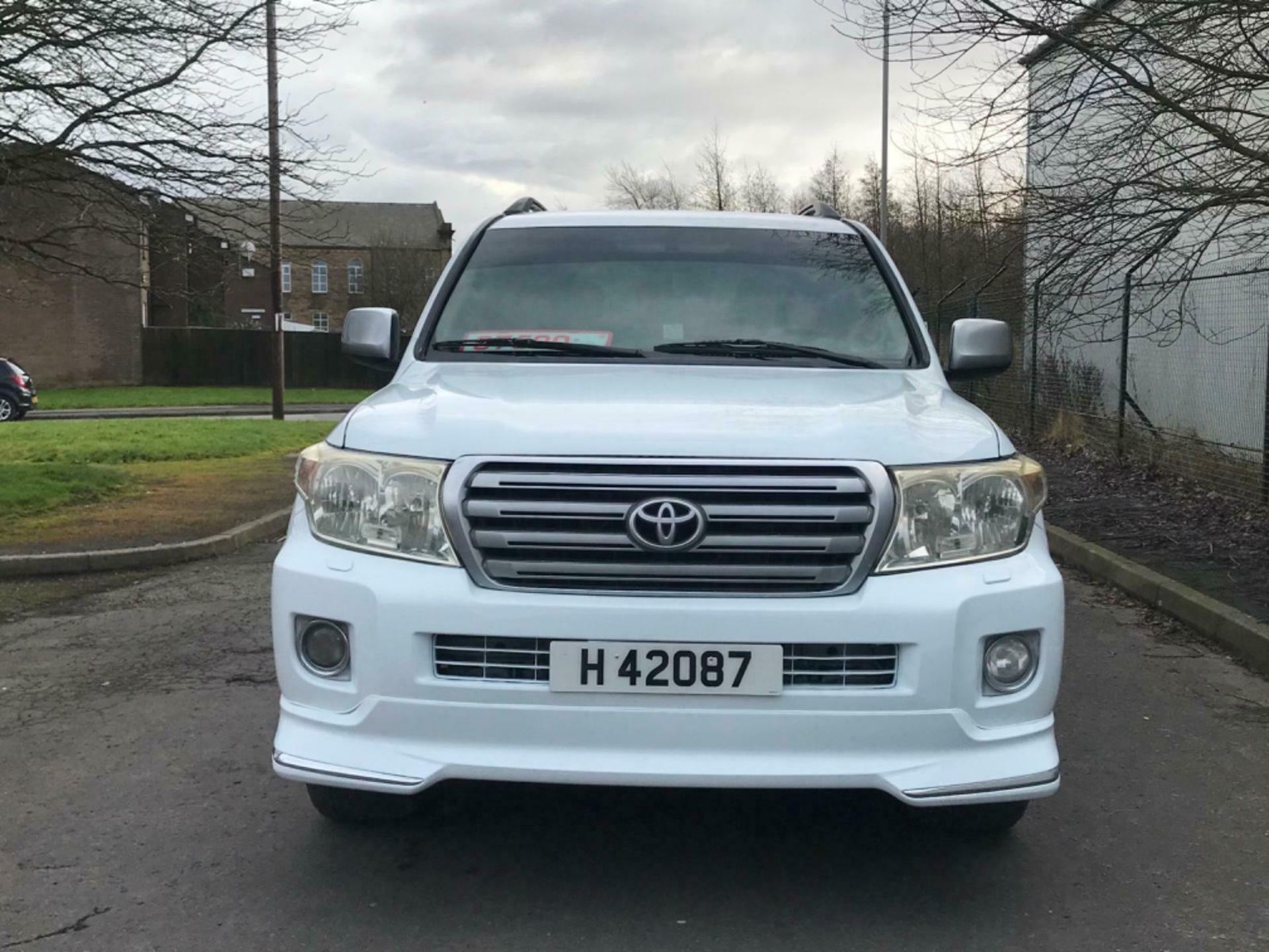 2008 TOYOTA LANDCRUISER LHD MANUAL PETROL LEFT HAND DRIVE 200 SERIES UK REG - Image 2 of 12