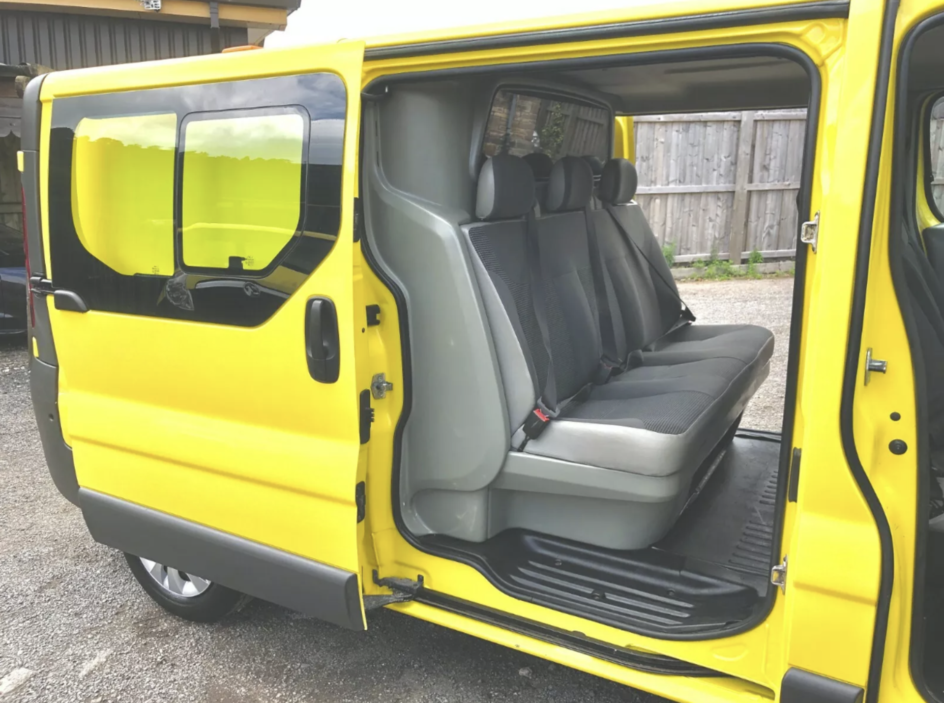 2014/14 REG VAUXHALL VIVARO 2900 CDTI LWB 2.0 DIESEL 6 SEATER YELLOW VAN, 0 FORMER KEEPERS no vat - Image 9 of 12