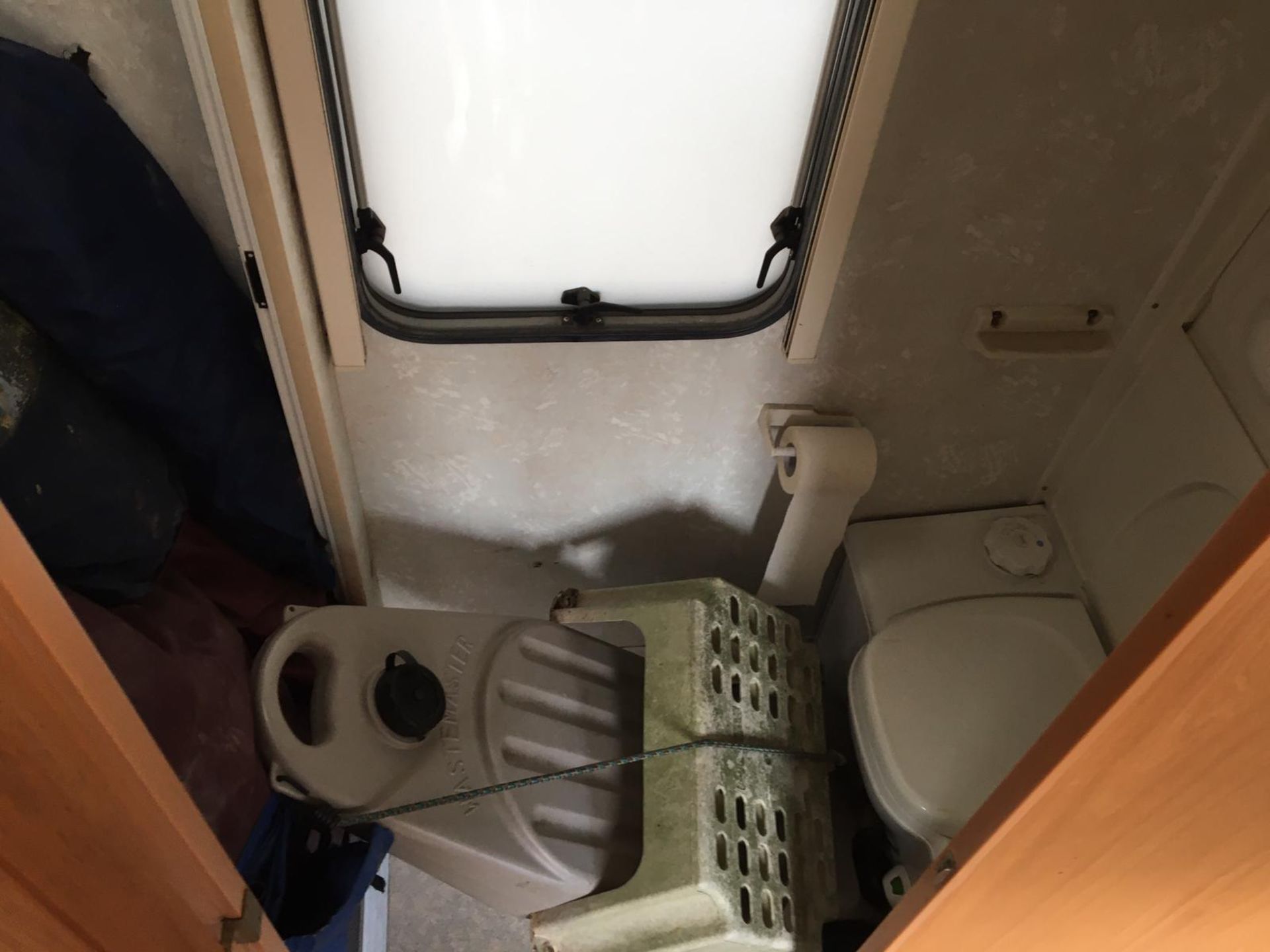 ELDDIS CRUSADER SUPER STORM TWIN AXLE TOWABLE 4 BERTH CARAVAN, AIR CON, AWNINGS, PORCH *NO VAT* - Image 10 of 16