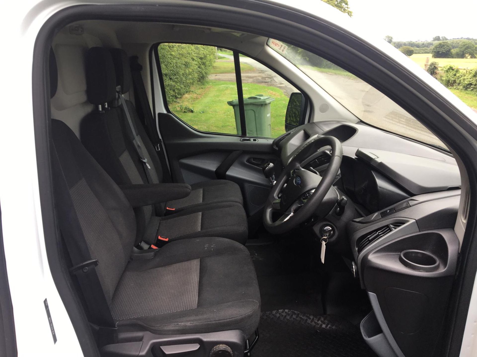 2014/64 REG FORD TRANSIT CUSTOM 270 2.2 DIESEL WHITE PANEL VAN, SHOWING 0 FORMER KEEPERS *PLUS VAT* - Image 8 of 11