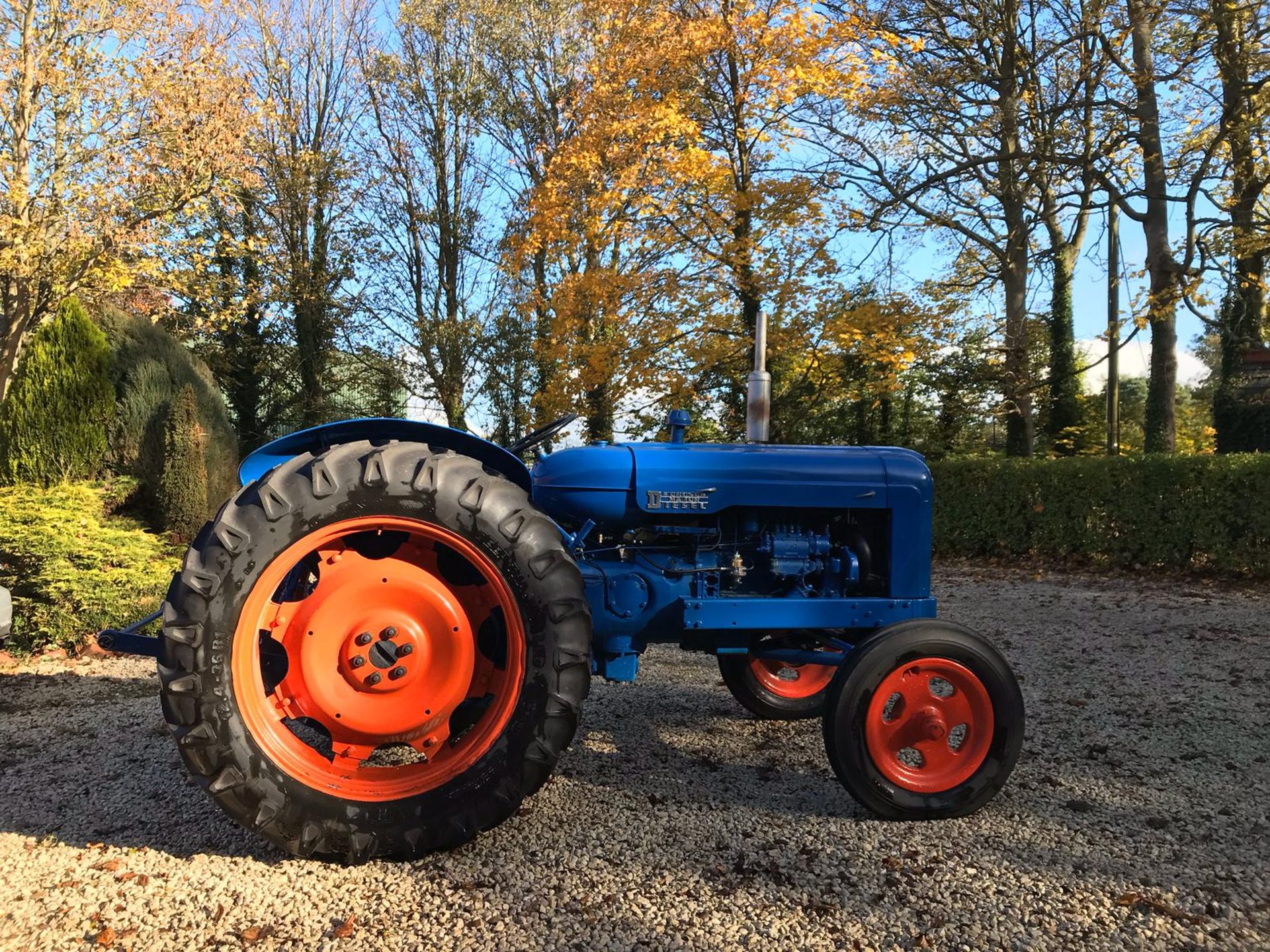 FORDSON MAJOR BLUE DIESEL TRACTOR, RUNS AND WORKS *NO VAT*