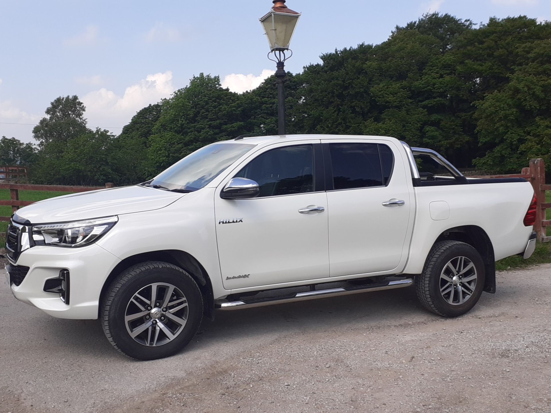 2018/68 REG TOYOTA HILUX INVINCIBLE X D-4D 4WD DOUBLE CAB PICK-UP 2.4 DIESEL PEARL METALLIC *NO VAT - Image 4 of 6