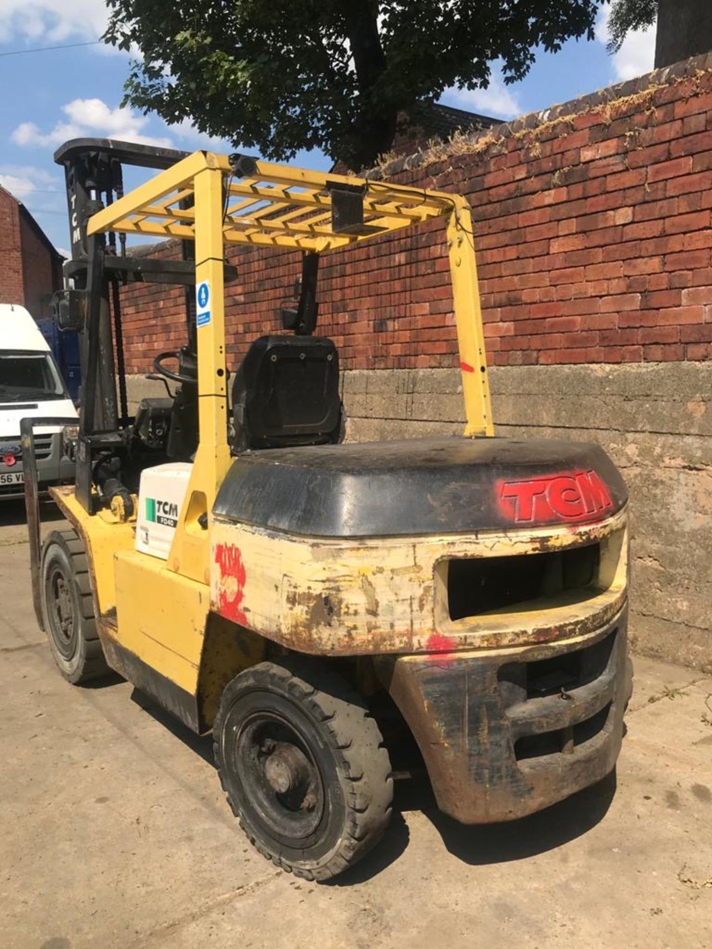 TCM FORKLIFT, MODEL FD40, 6 CYLINDER ISUZU DIESEL ENGINE DUPLEX MAST, RUNS, WORKS & LIFTS *PLUS VAT* - Image 2 of 15