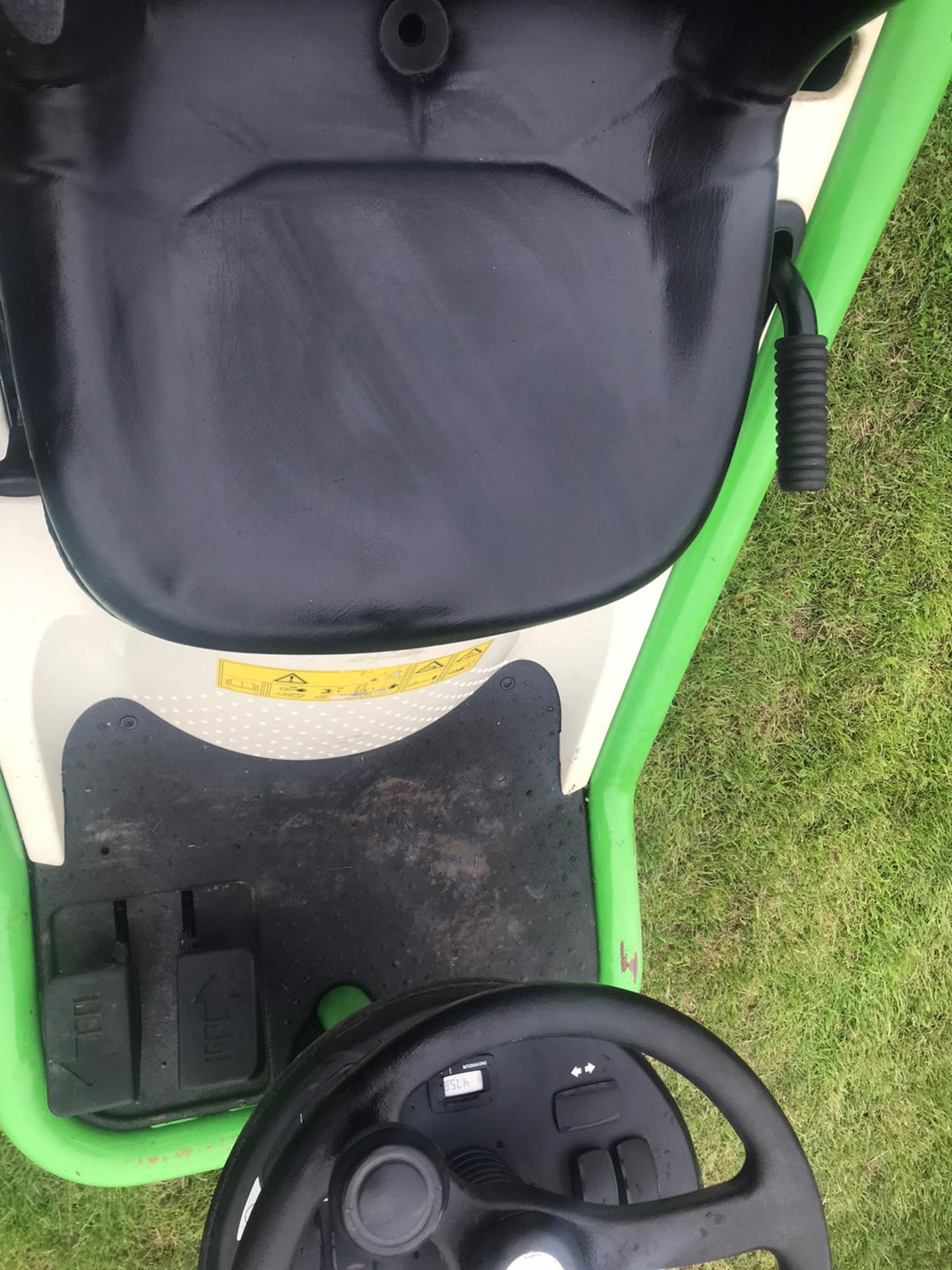 2017 ETESIA HYDRO 80 RIDE ON LAWN MOWER WITH REAR COLLECTOR, 475 HOURS, RUNS, DRIVES & CUTS *NO VAT* - Image 5 of 6