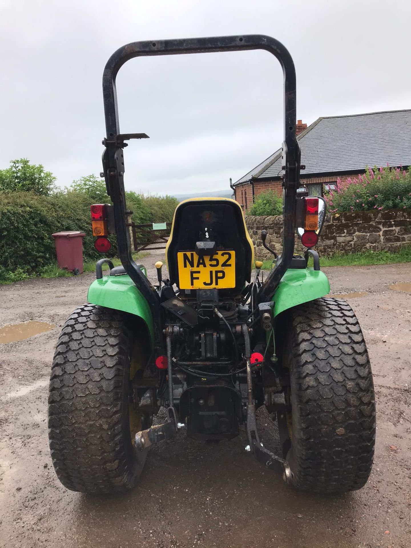 JOHN DEERE 4310 COMPACT TRACTOR WITH ROLL BAR, RUNS AND DRIVES *PLUS VAT* - Image 2 of 4