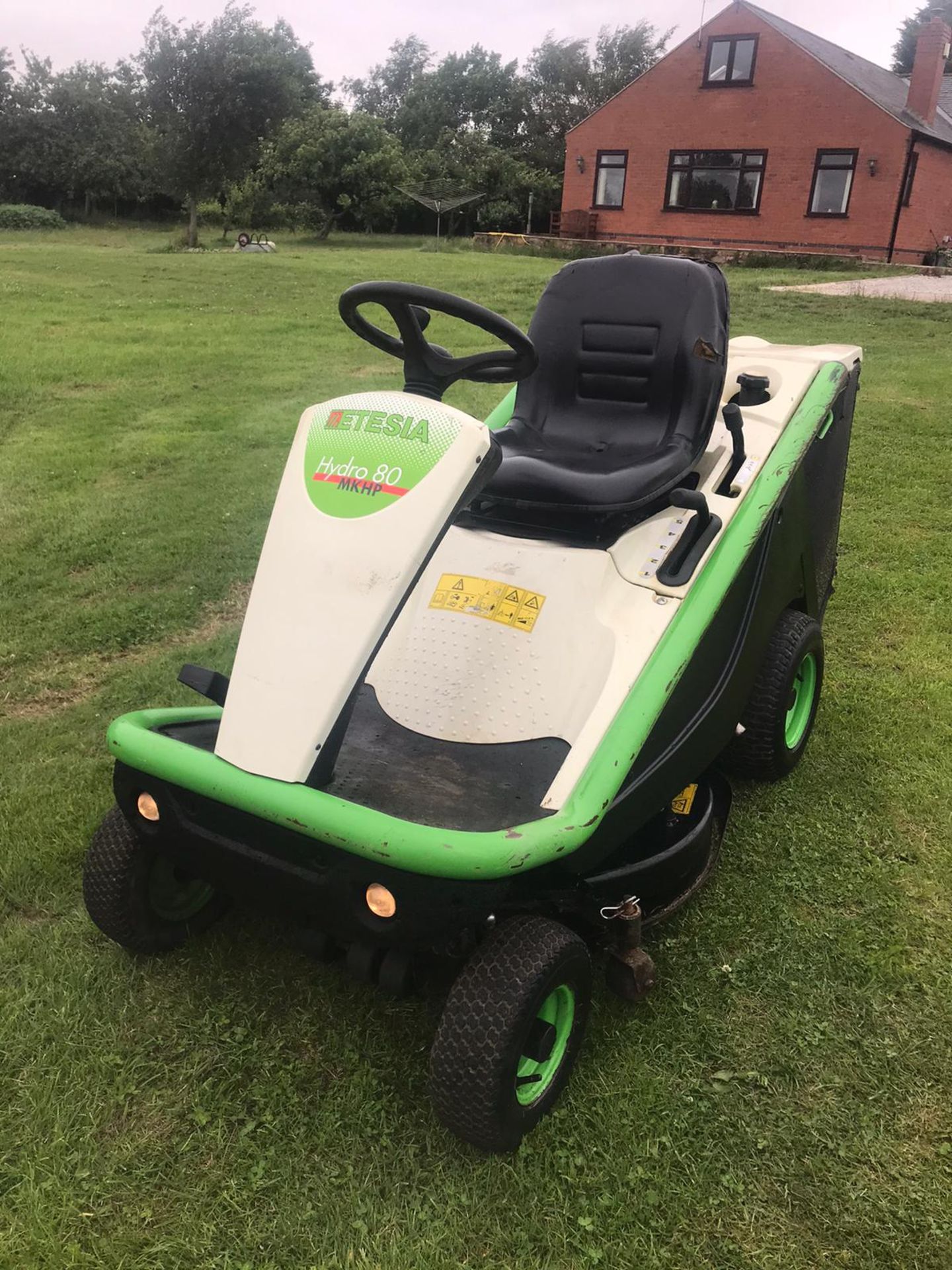 2017 ETESIA HYDRO 80 RIDE ON LAWN MOWER WITH REAR COLLECTOR, 475 HOURS, RUNS, DRIVES & CUTS *NO VAT* - Image 2 of 6