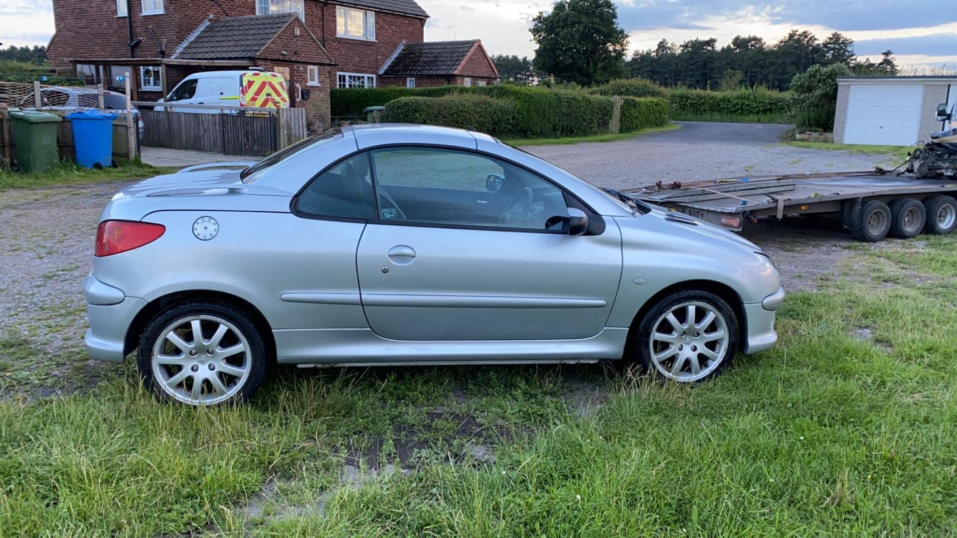 2006/55 REG PEUGEOT 206 2.0 PETROL SILVER CONVERTIBLE. SHOWING 2 FORMER KEEPERS *NO VAT* - Image 2 of 13