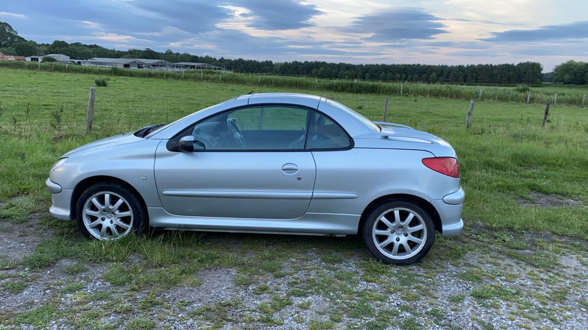 2006/55 REG PEUGEOT 206 2.0 PETROL SILVER CONVERTIBLE. SHOWING 2 FORMER KEEPERS *NO VAT* - Image 6 of 13