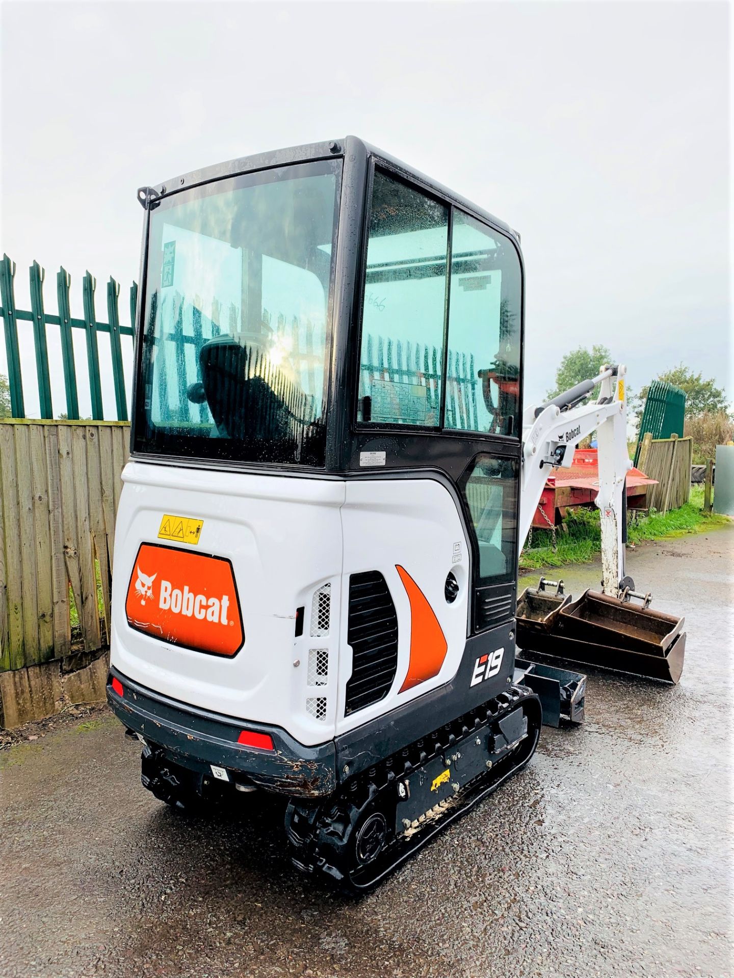 BOBCAT E19 RUBBER TRACKED CRAWLER DIGGER / EXCAVATOR, YEAR 2019, 3 X BUCKETS, 2 SPEED TRACKING - Image 4 of 10