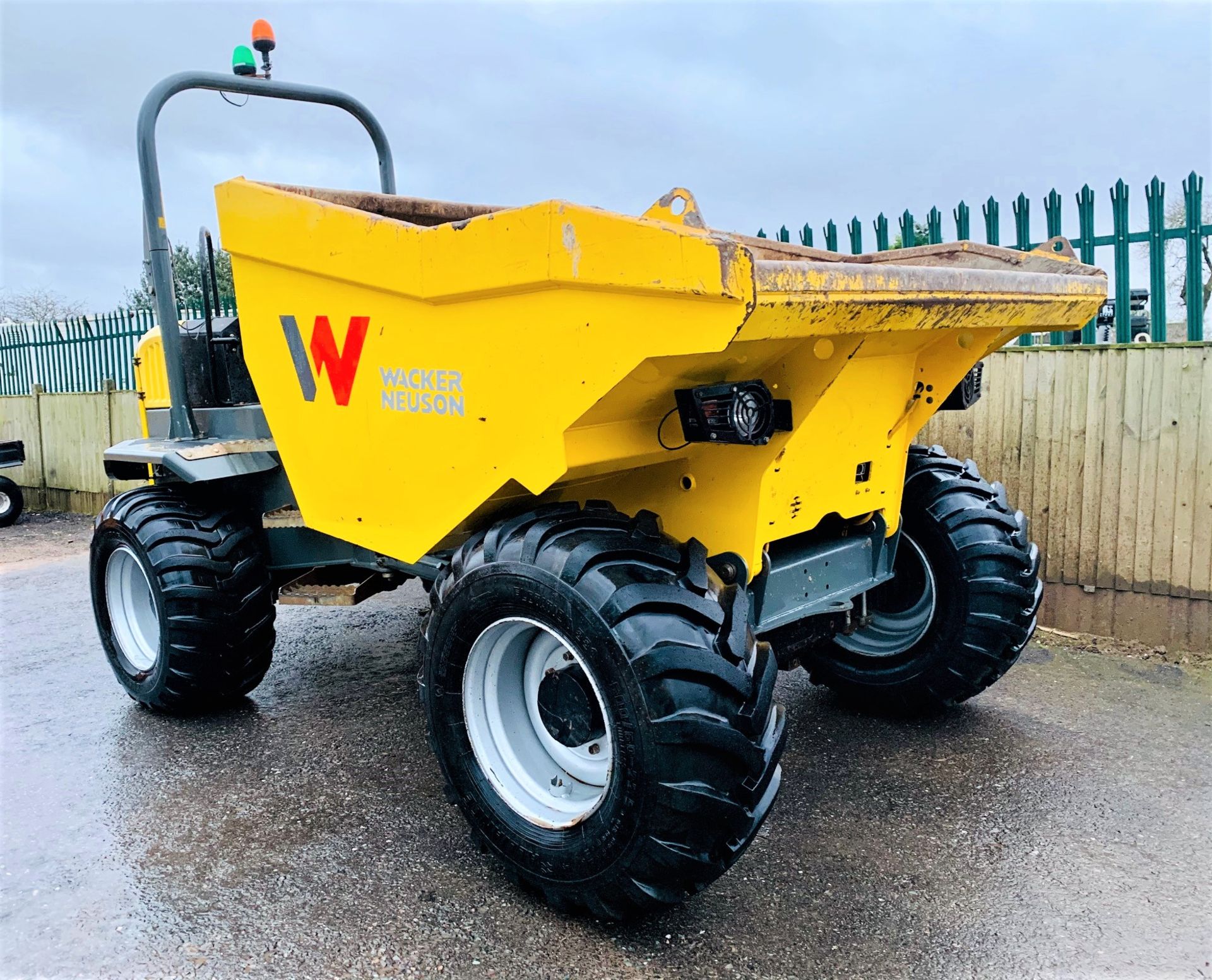 WACKER NEUSON DW90 STRAIGHT TIP DUMPER, YEAR 2017, 998 HOURS, FORWARD CAMERA, CE MARKED *PLUS VAT* - Image 5 of 13