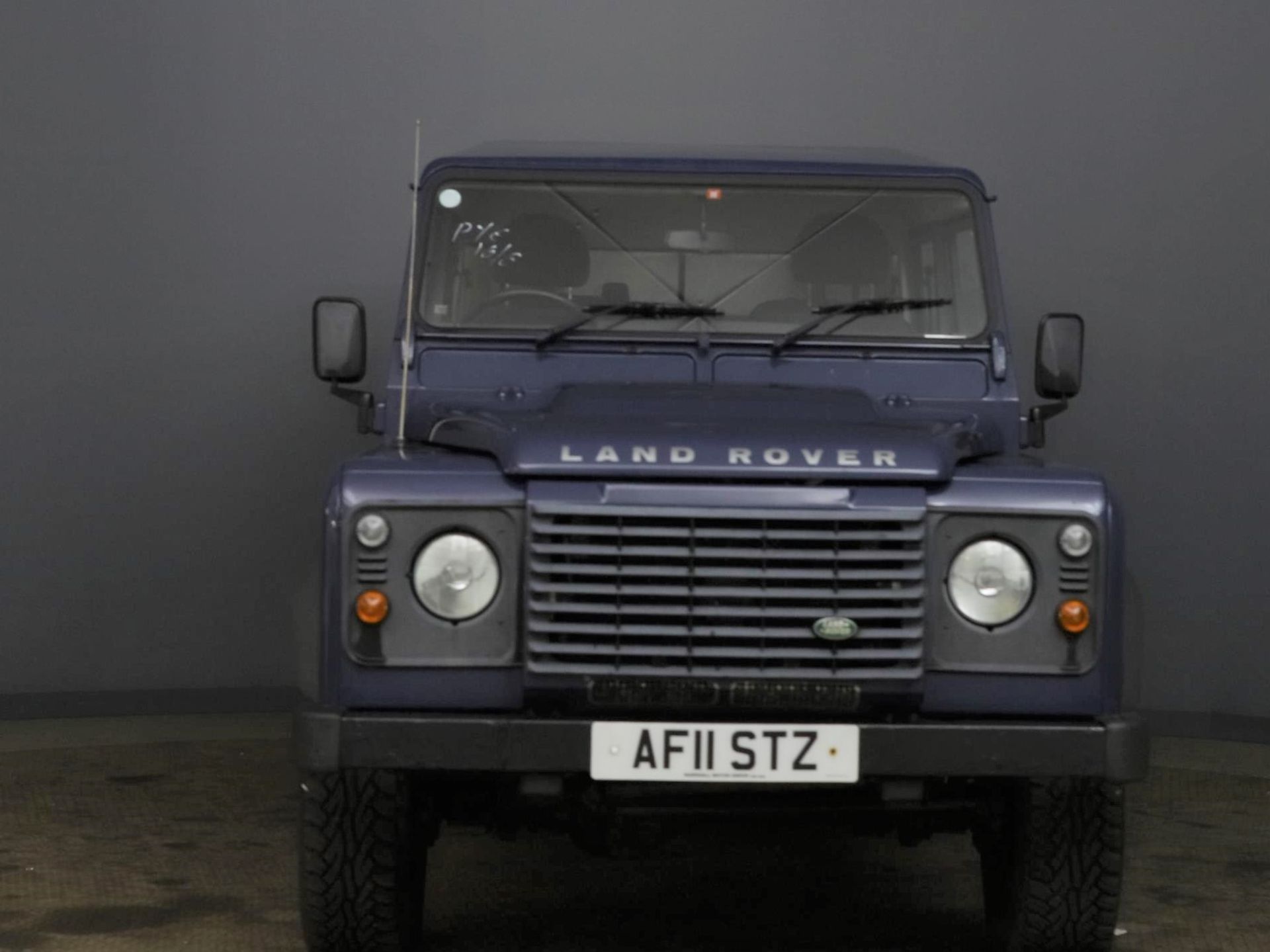 2011/11 REG LAND ROVER DEFENDER 110 TD DCB 2.4 DIESEL PICK-UP, SHOWING 1 FORMER KEEPER *NO VAT* - Image 2 of 12