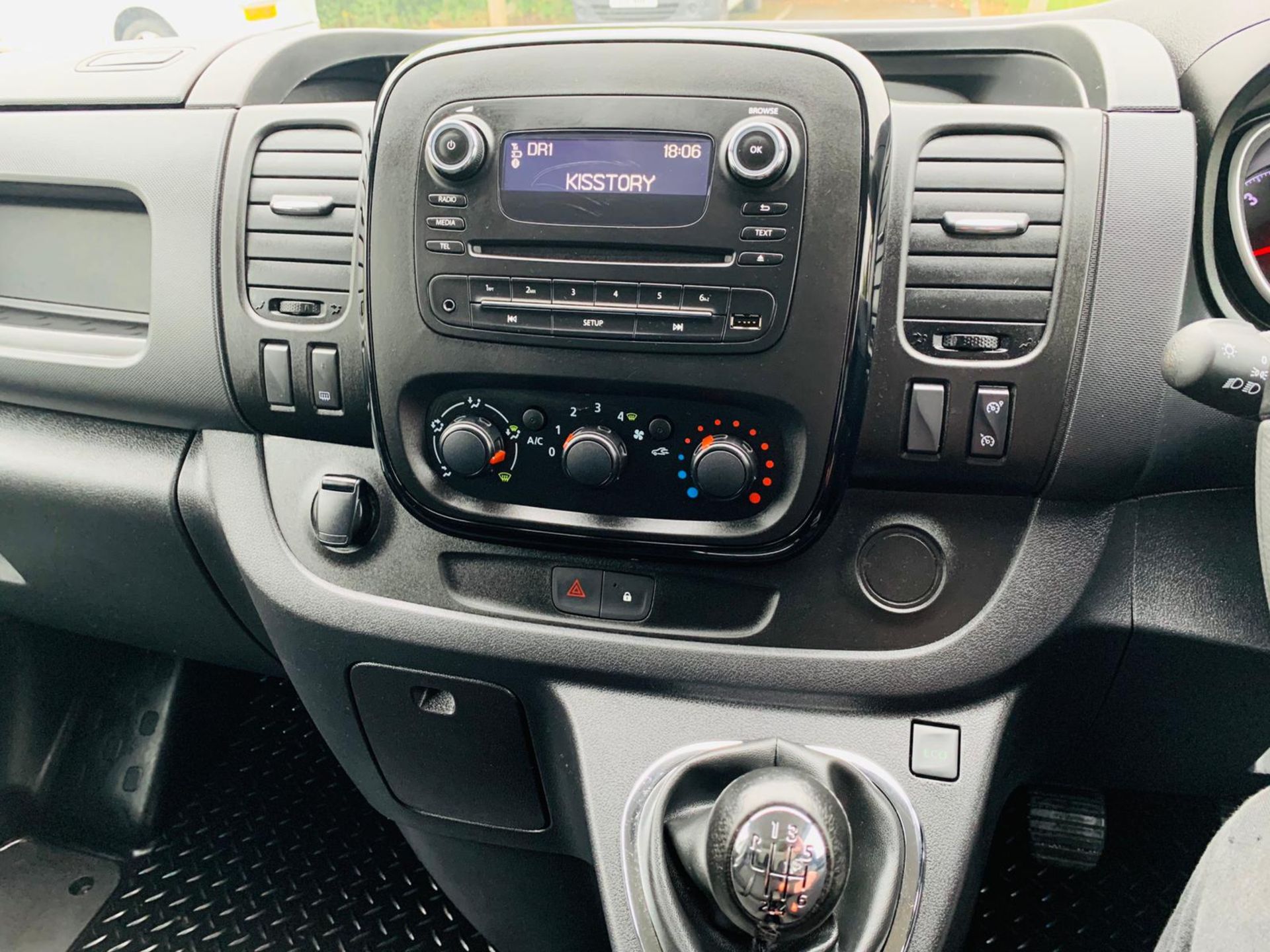 2018/18 REG VAUXHALL VIVARO L1H1 2700 SPORTIVE CDTI 1.6 PANEL VAN 120 BHP, SHOWING 0 FORMER KEEPERS - Image 13 of 21