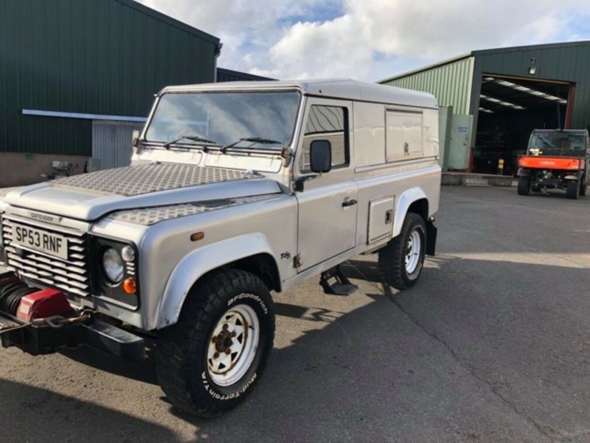 2003/53 REG LAND ROVER DEFENDER 110 HARD TOP TD5 COMMERCIAL 2.5 DIESEL SILVER LIGHT 4X4 UTILITY - Image 3 of 12