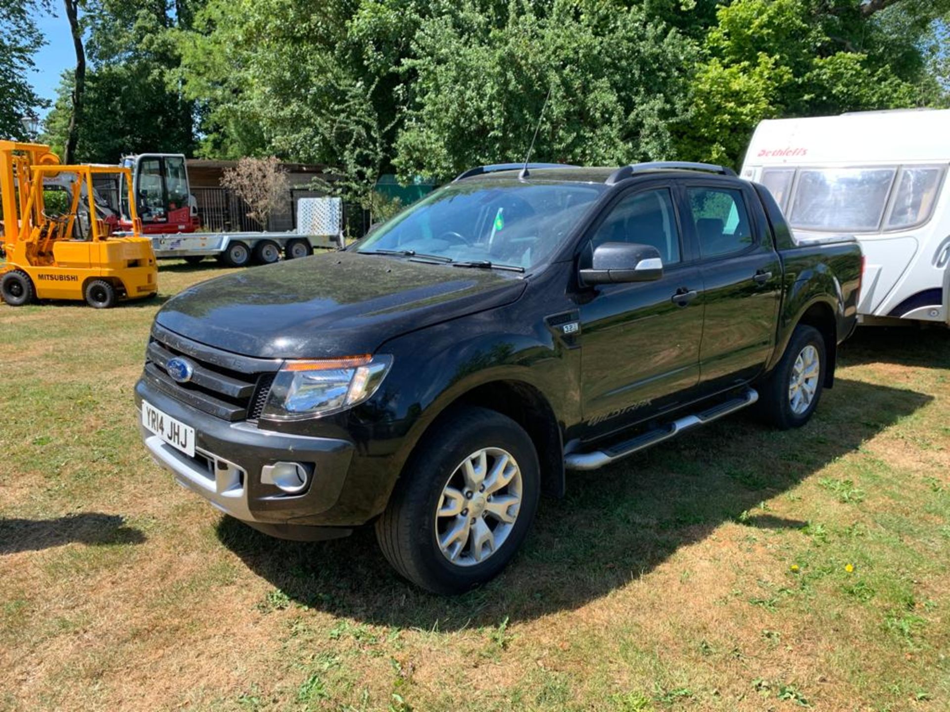 2014/14 REG FORD RANGER WILDTRAK 4X4 D/C TDCI 3.2L AUTOMATIC BLACK PICK-UP, SHOWING 2 FORMER KEEPERS - Image 2 of 5