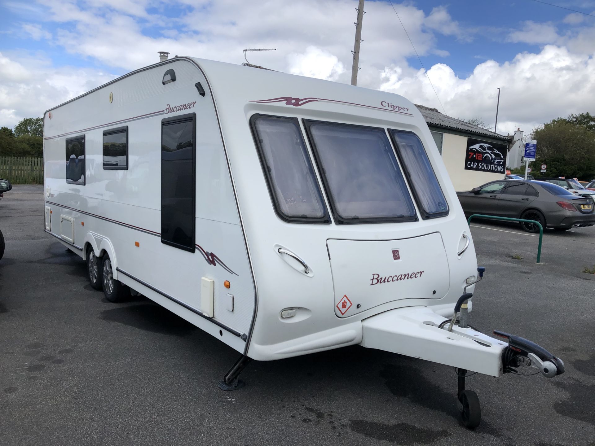 LUXURY 2009 BUCCANEER CLIPPER TWIN AXLE 4 BERTH CARAVAN WITH END WASHROOM *NO VAT*