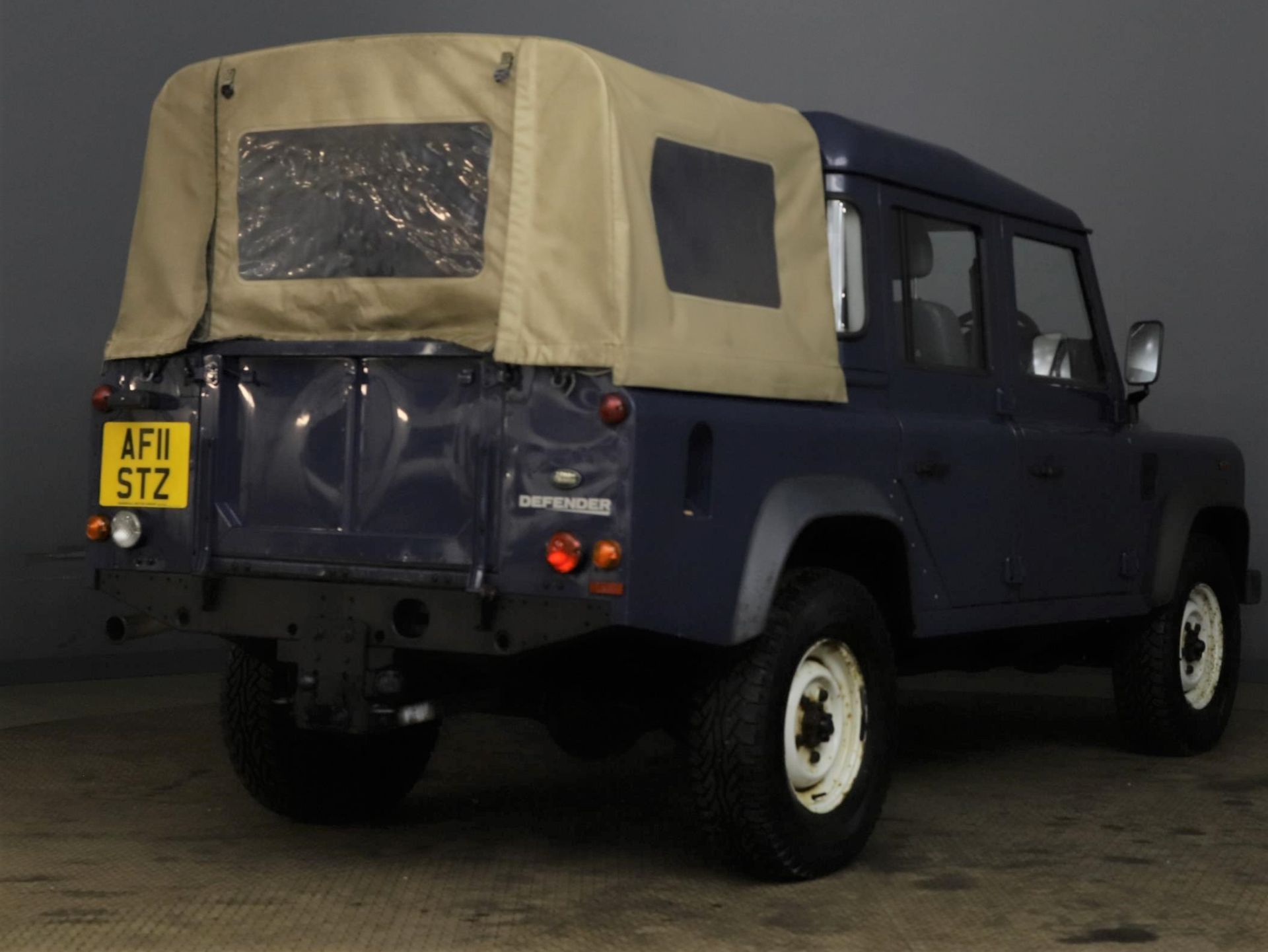 2011/11 REG LAND ROVER DEFENDER 110 TD DCB 2.4 DIESEL PICK-UP, SHOWING 1 FORMER KEEPER *NO VAT* - Image 6 of 12