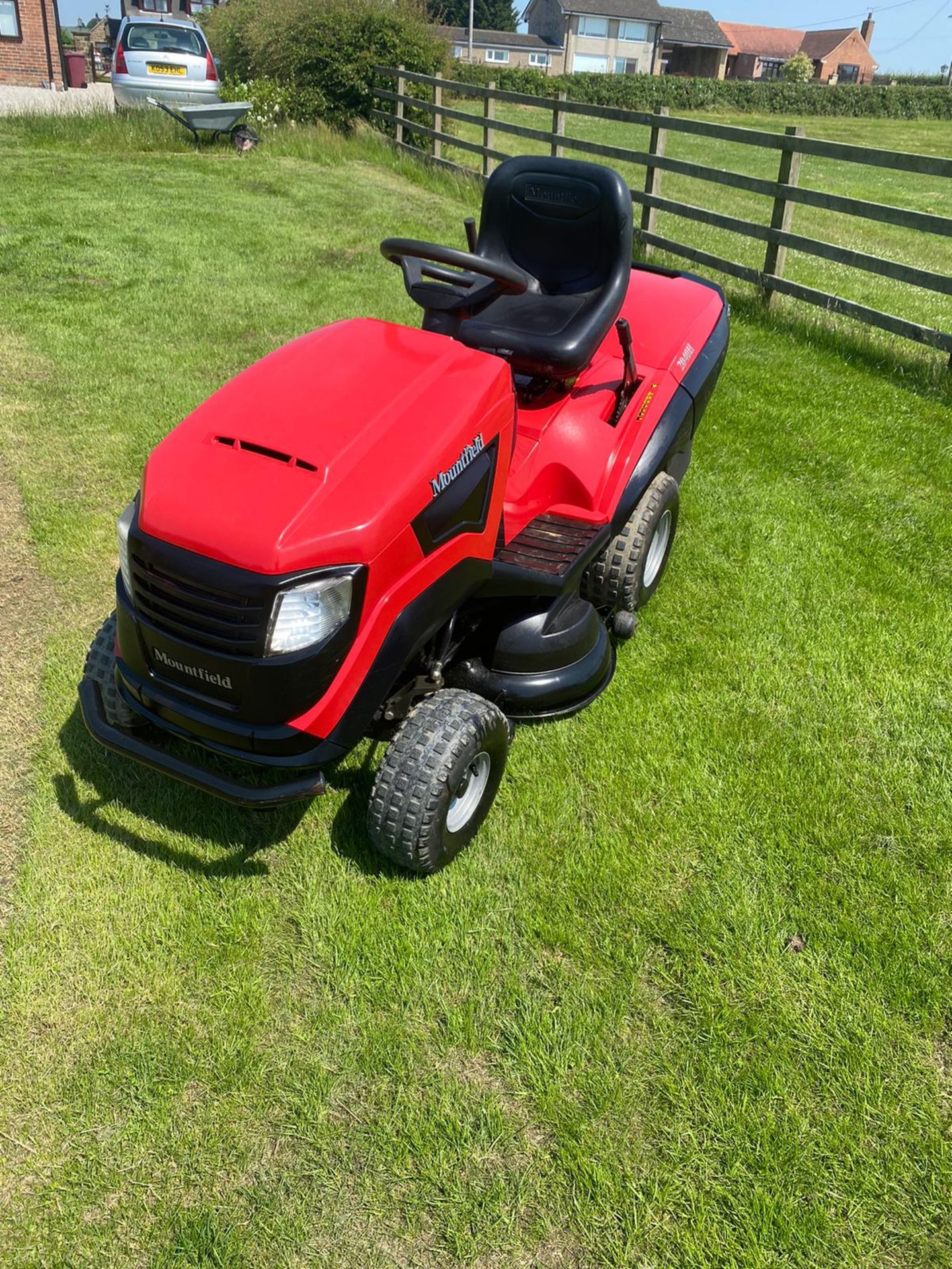 MOUNTFIELD 2040H RIDE ON LAWN MOWER WITH COLLECTOR, 315 HOURS, RUNS, DRIVES & CUTS *NO VAT* - Image 3 of 8