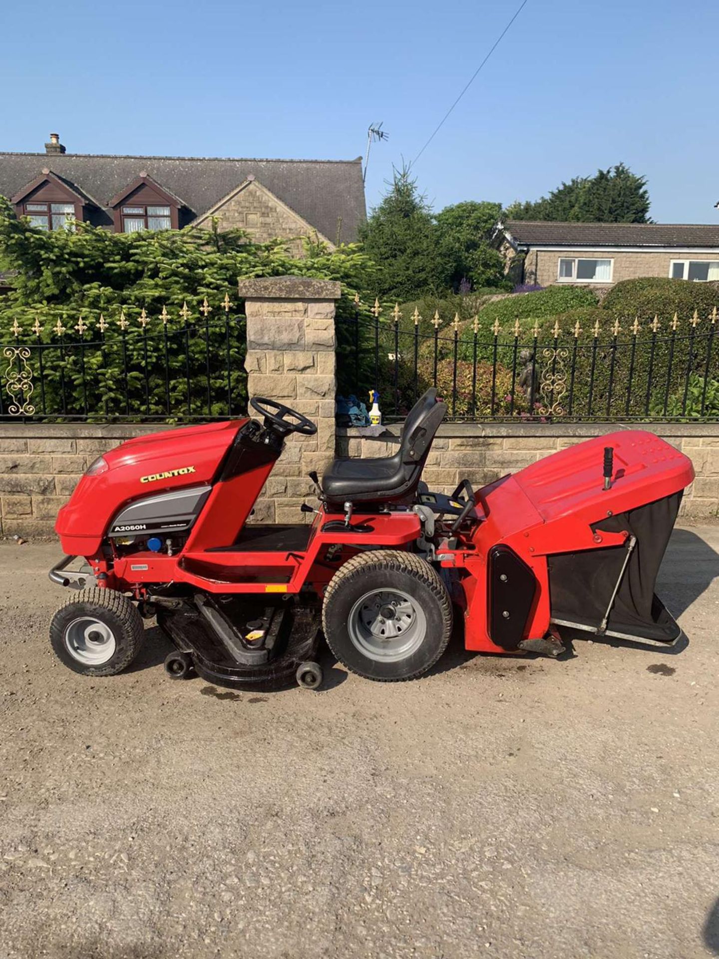 COUNTAX A20-50 RIDE ON LAWN MOWER, RUNS AND WORKS WELL, IN GOOD CONDITION *NO VAT*