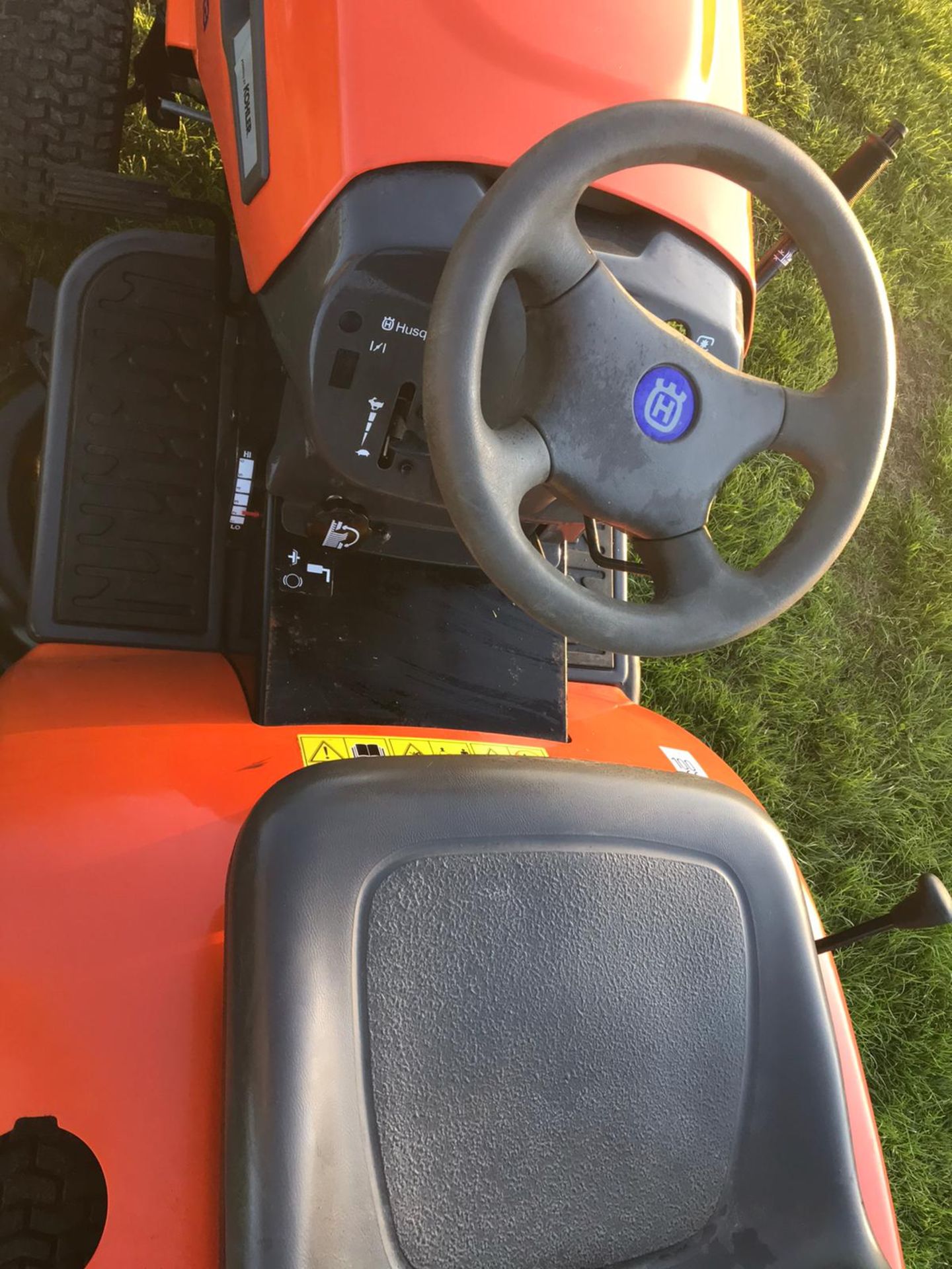 HUSQVARNA CT151 RIDE ON LAWN MOWER, GOOD CONDITION, RUNS, DRIVES AND CUTS *NO VAT* - Image 5 of 6