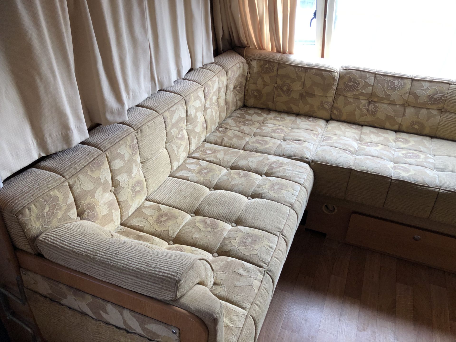 LUXURY 2009 BUCCANEER CLIPPER TWIN AXLE 4 BERTH CARAVAN WITH END WASHROOM *NO VAT* - Image 17 of 20