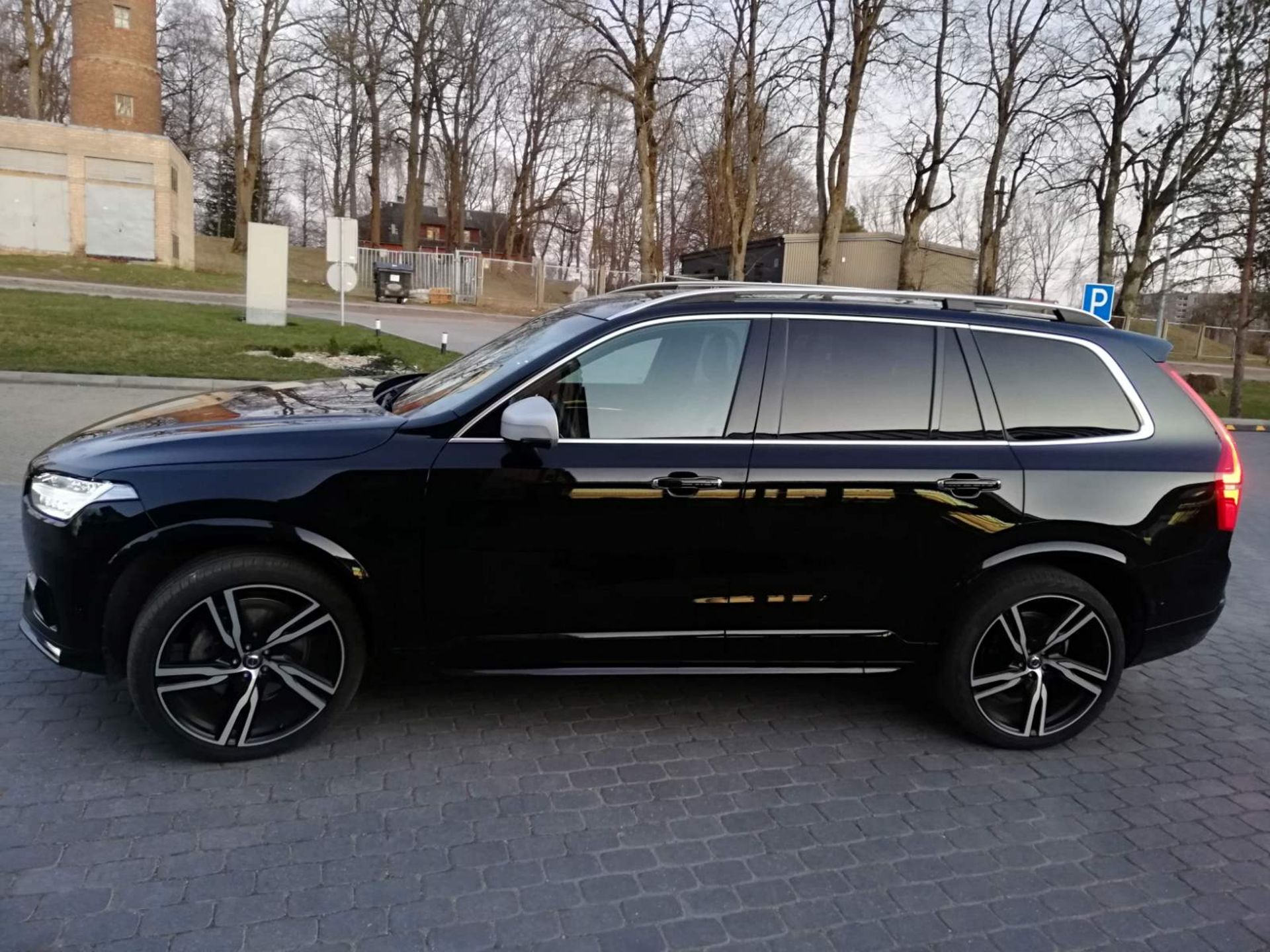 2017 VOLVO XC90 T6 AWD LHD 7 SEAT R-DESIGN 2.0L PETROL AUTOMATIC, 45,000 KM, DRIVES LIKE NEW 7 - Image 2 of 20