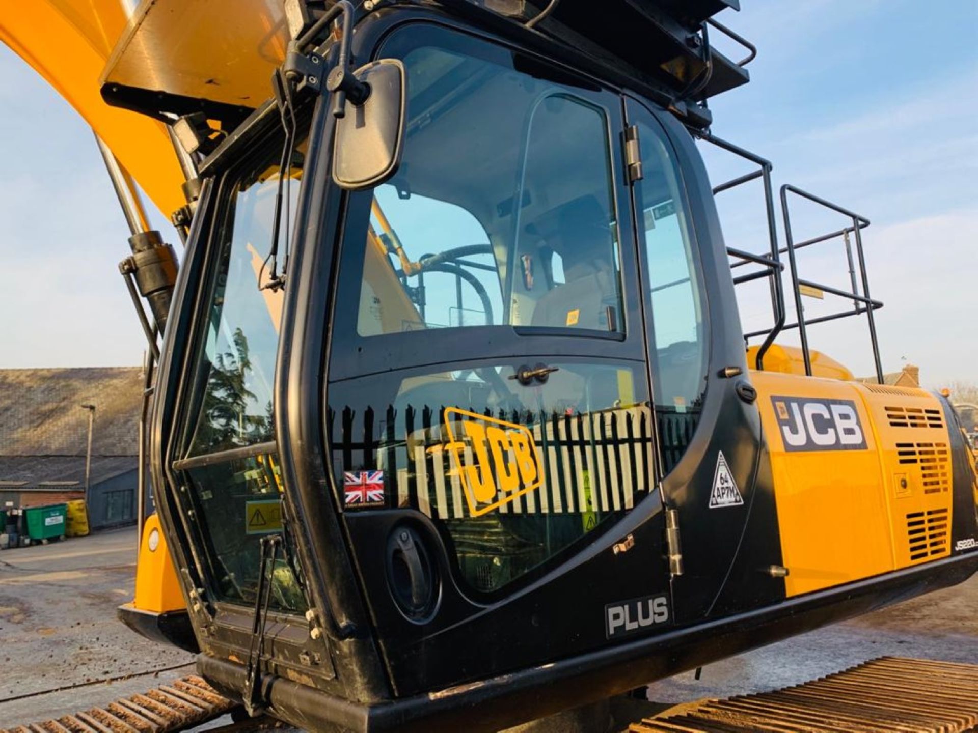 JCB JS220 LC PLUS STEEL TRACKED CRAWLER DIGGER / EXCAVATOR, YEAR 2017, 3256 HOURS, 3 X BUCKETS - Image 9 of 23